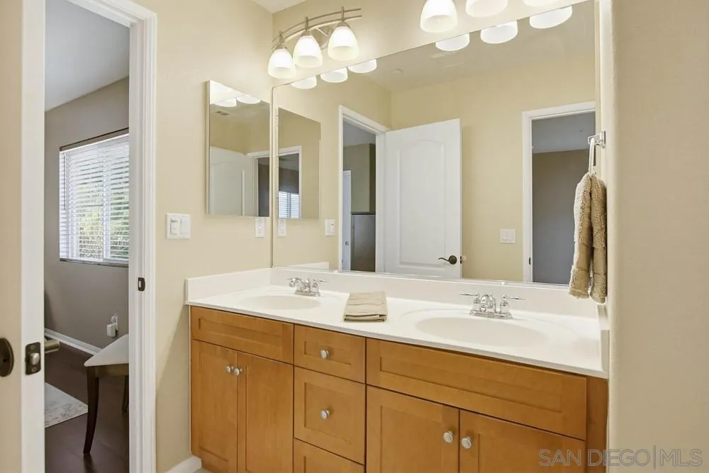 https://cdn.realtyfeed.com/cdn/127/260010744/c026a560eac1859335a9931de968ee33.webp