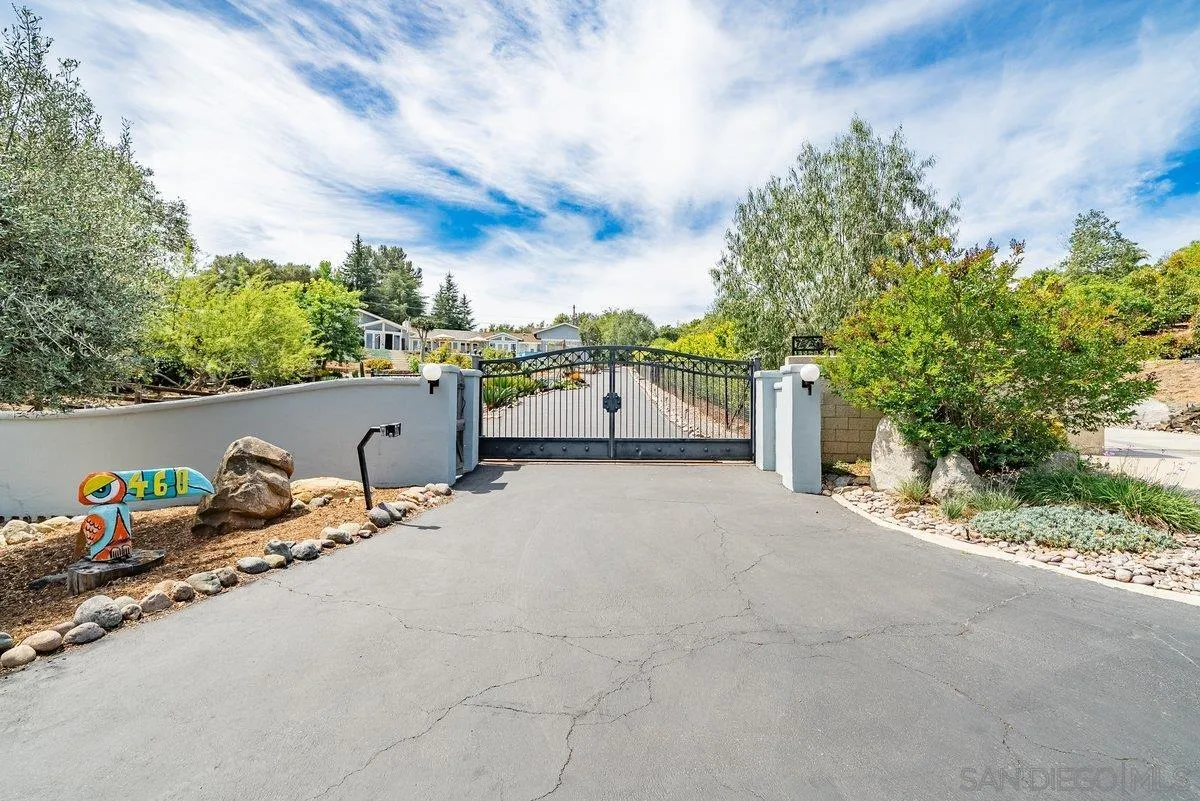 https://cdn.realtyfeed.com/cdn/127/260010745/415a3a5b54f72f09bdf7a843932b52f3.webp