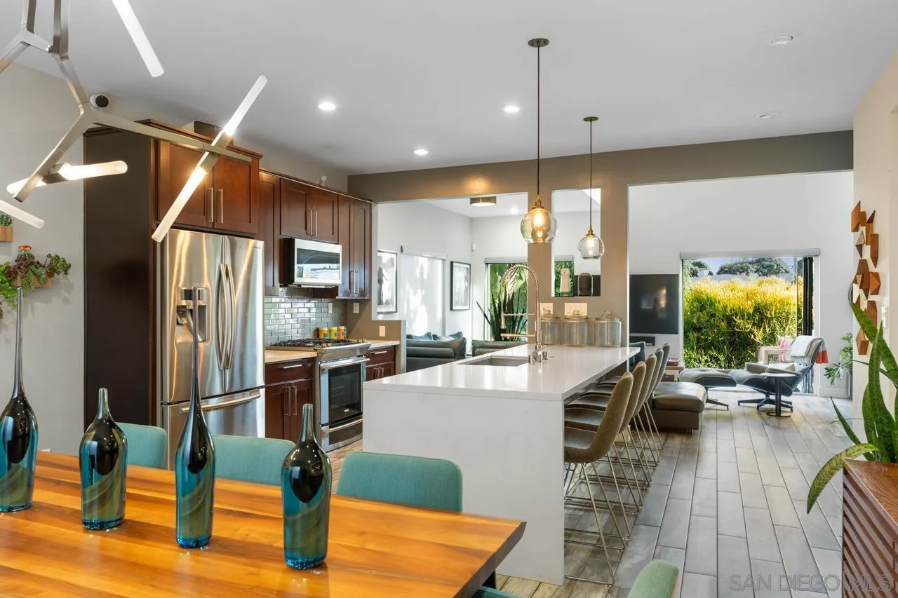 https://cdn.realtyfeed.com/cdn/127/260010749/db7549f14445046744520d142992f376.webp
