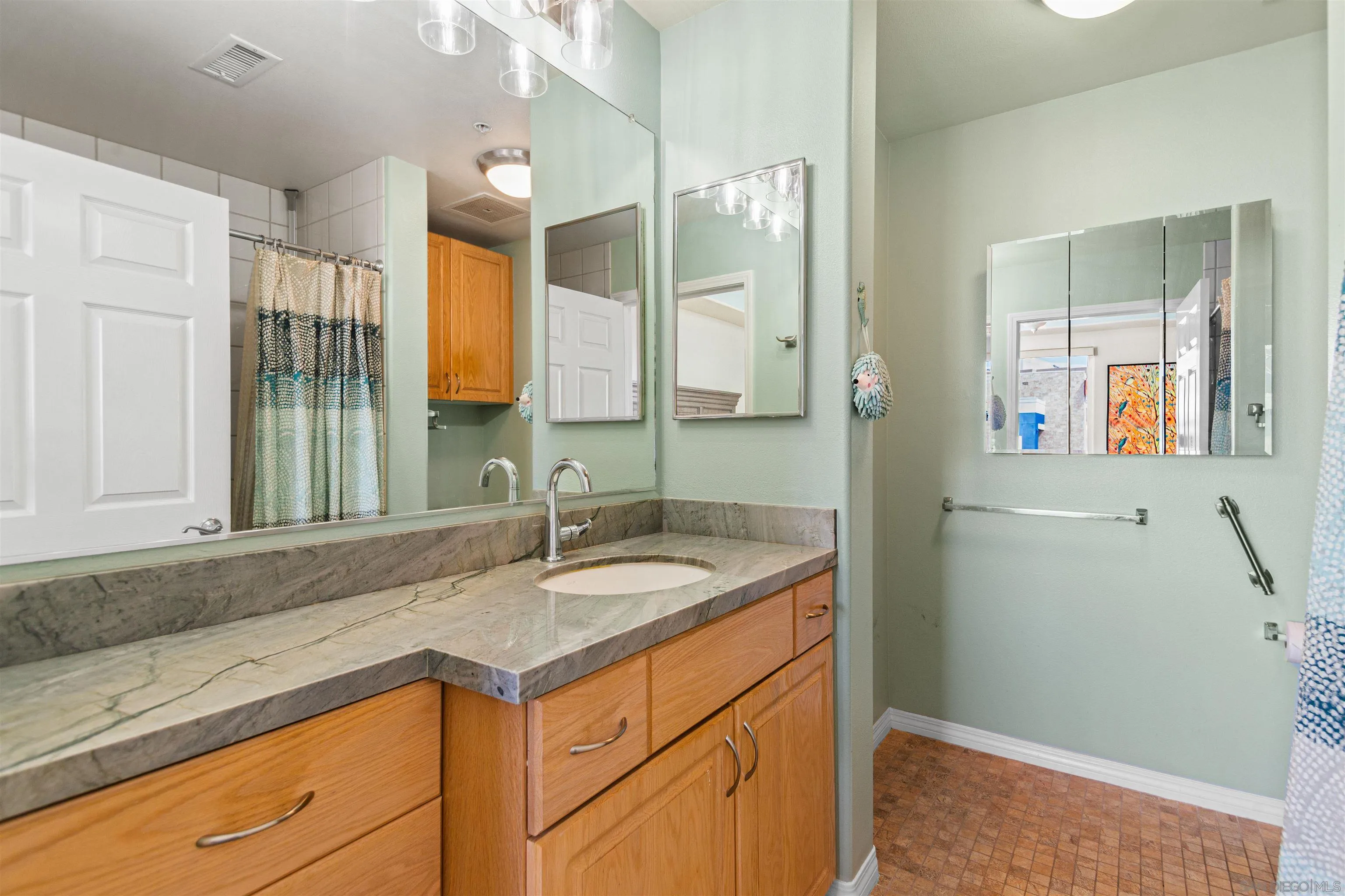 https://cdn.realtyfeed.com/cdn/127/260010751/7bdffcd70194f390b92ecac3f3d404d4.webp