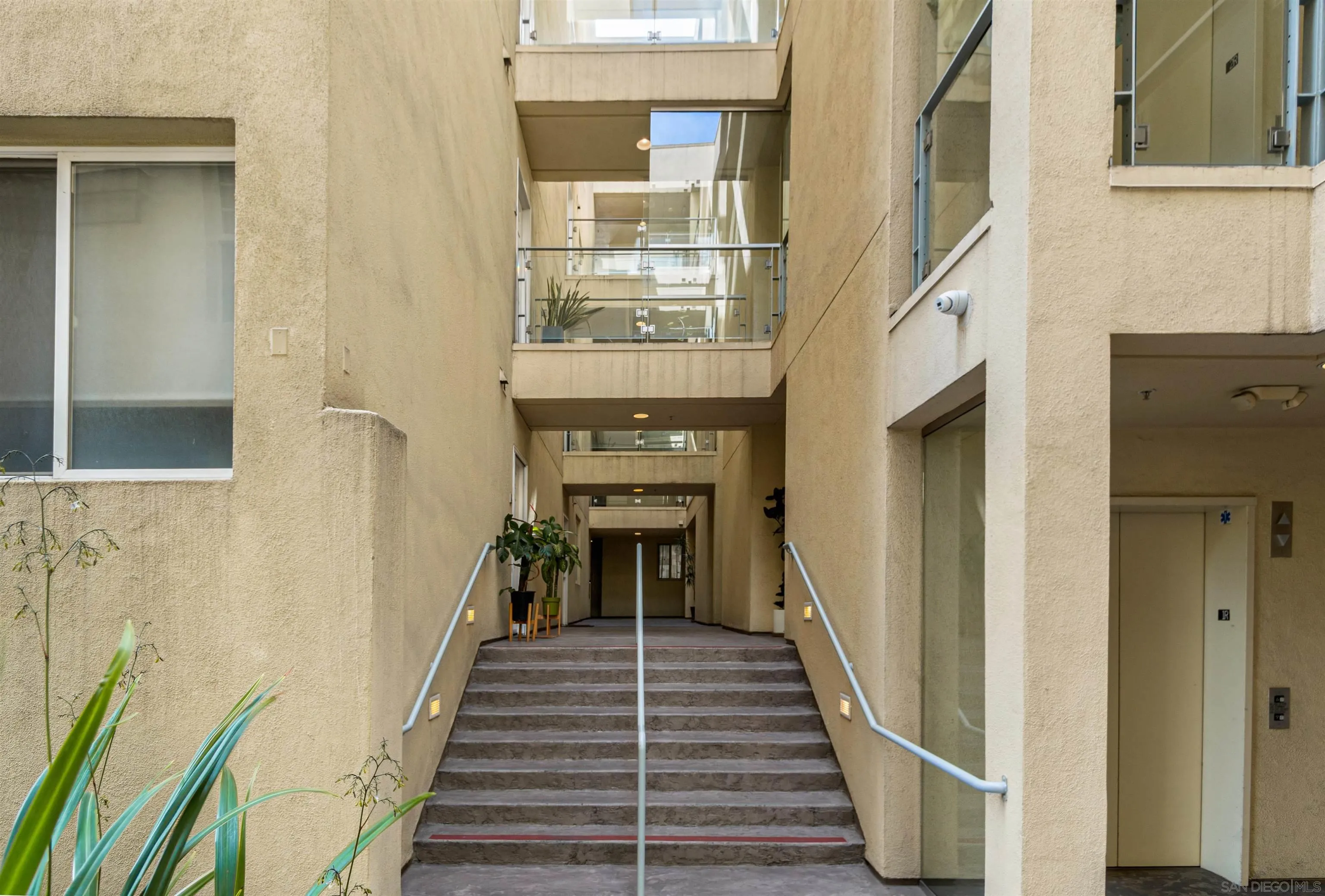 https://cdn.realtyfeed.com/cdn/127/260010751/a2ce0e0be986f5f089e490679aada621.webp