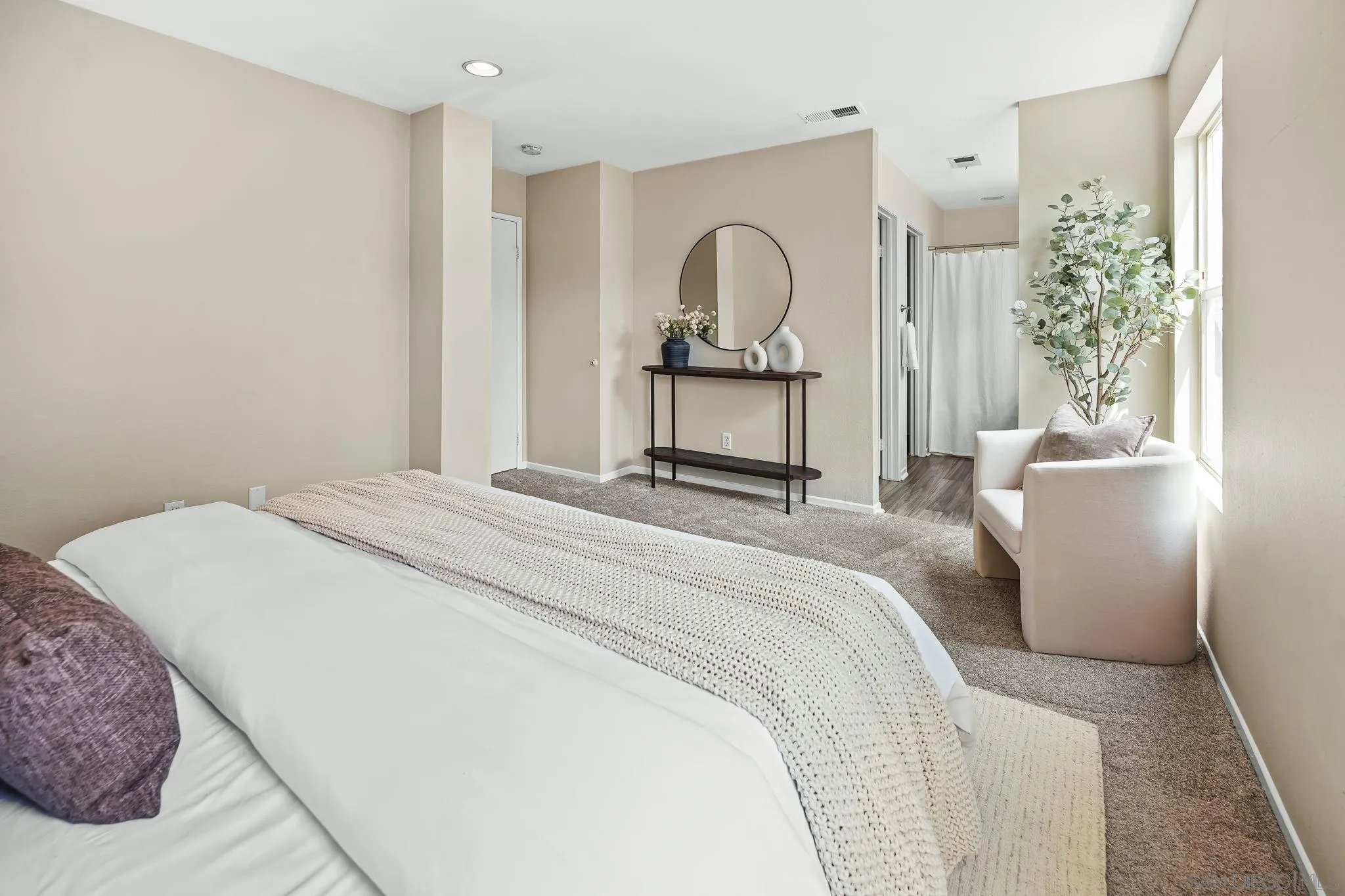 https://cdn.realtyfeed.com/cdn/127/260010754/4fe75de2404d96a1787eee054e157dba.webp