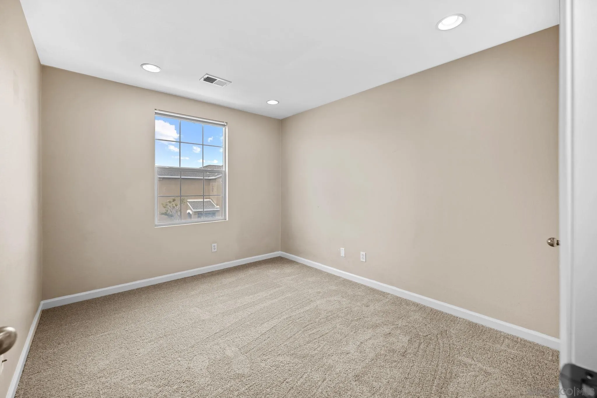 https://cdn.realtyfeed.com/cdn/127/260010754/5fd758083adfd0d926bd82d1ea46ad67.webp