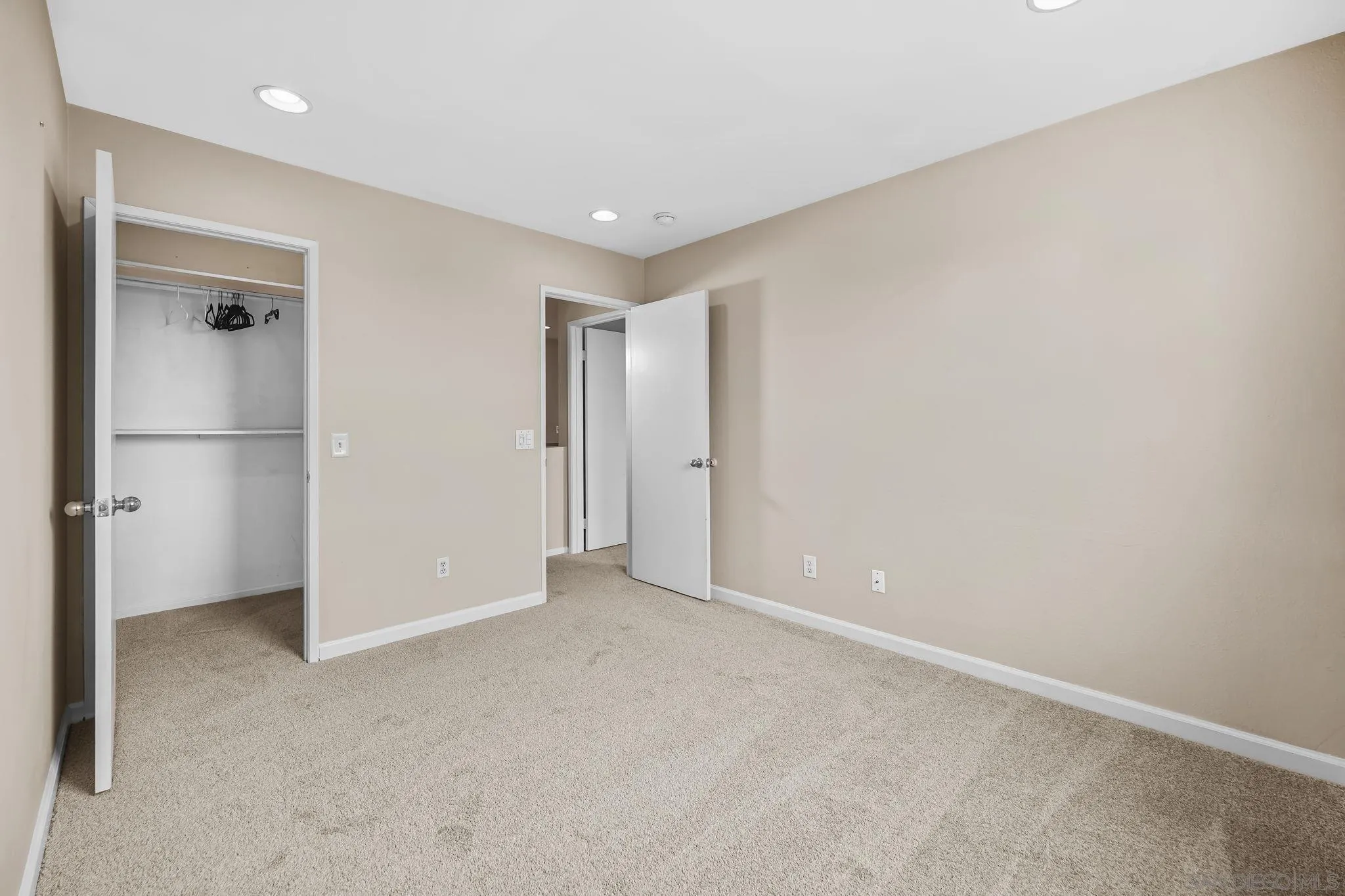 https://cdn.realtyfeed.com/cdn/127/260010754/994c0eecc0f6fde001935d2077fb3073.webp