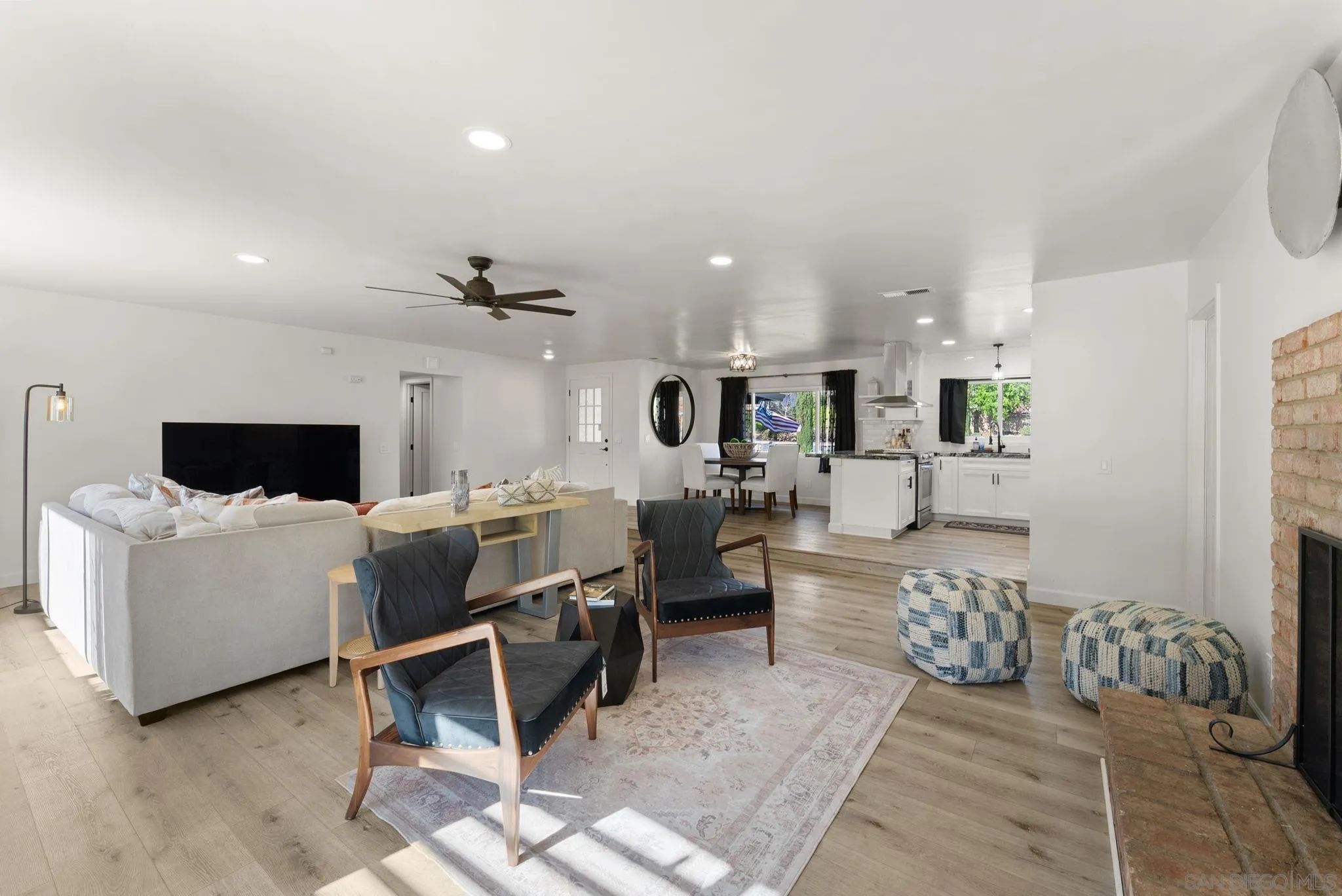 https://cdn.realtyfeed.com/cdn/127/260010761/071b9c6cd4c3405a8a759c6ea8accfcc.webp