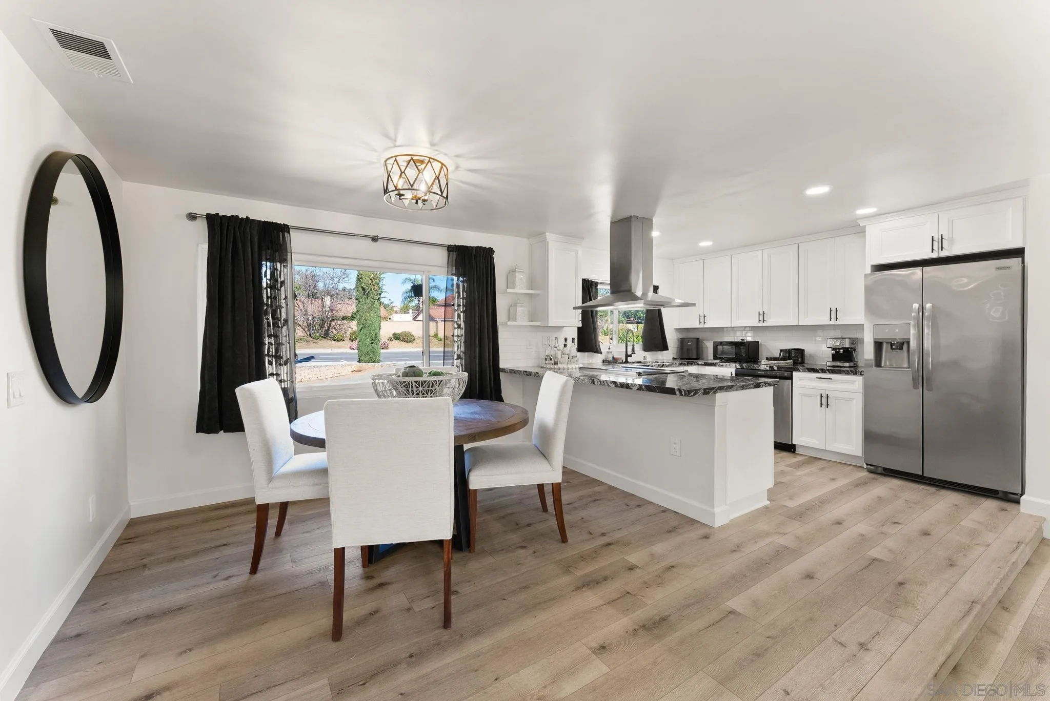 https://cdn.realtyfeed.com/cdn/127/260010761/1cf726bba373bd474da165747993cd59.webp