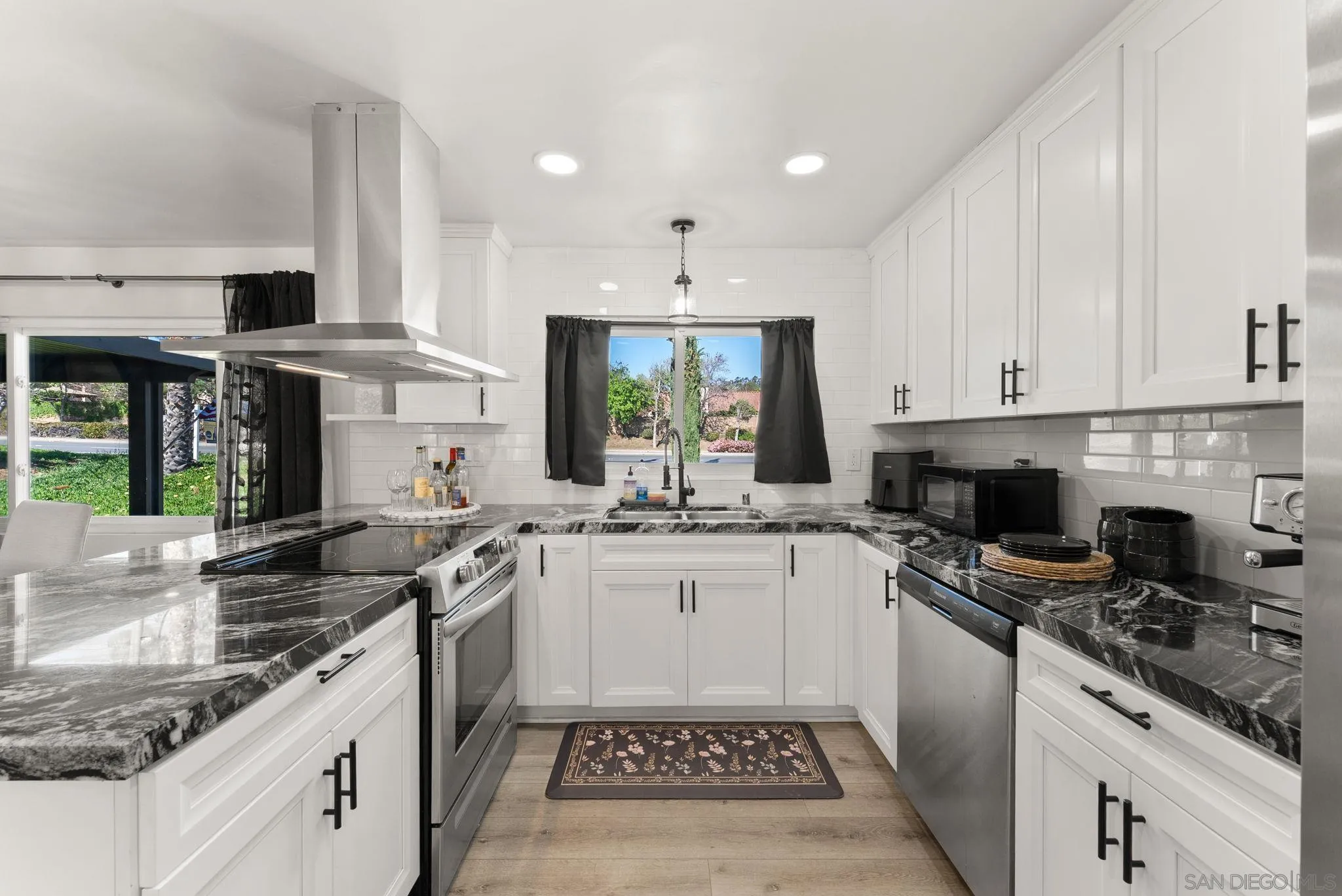 https://cdn.realtyfeed.com/cdn/127/260010761/a5cf462beaaf61389f47dbb23d375b73.webp