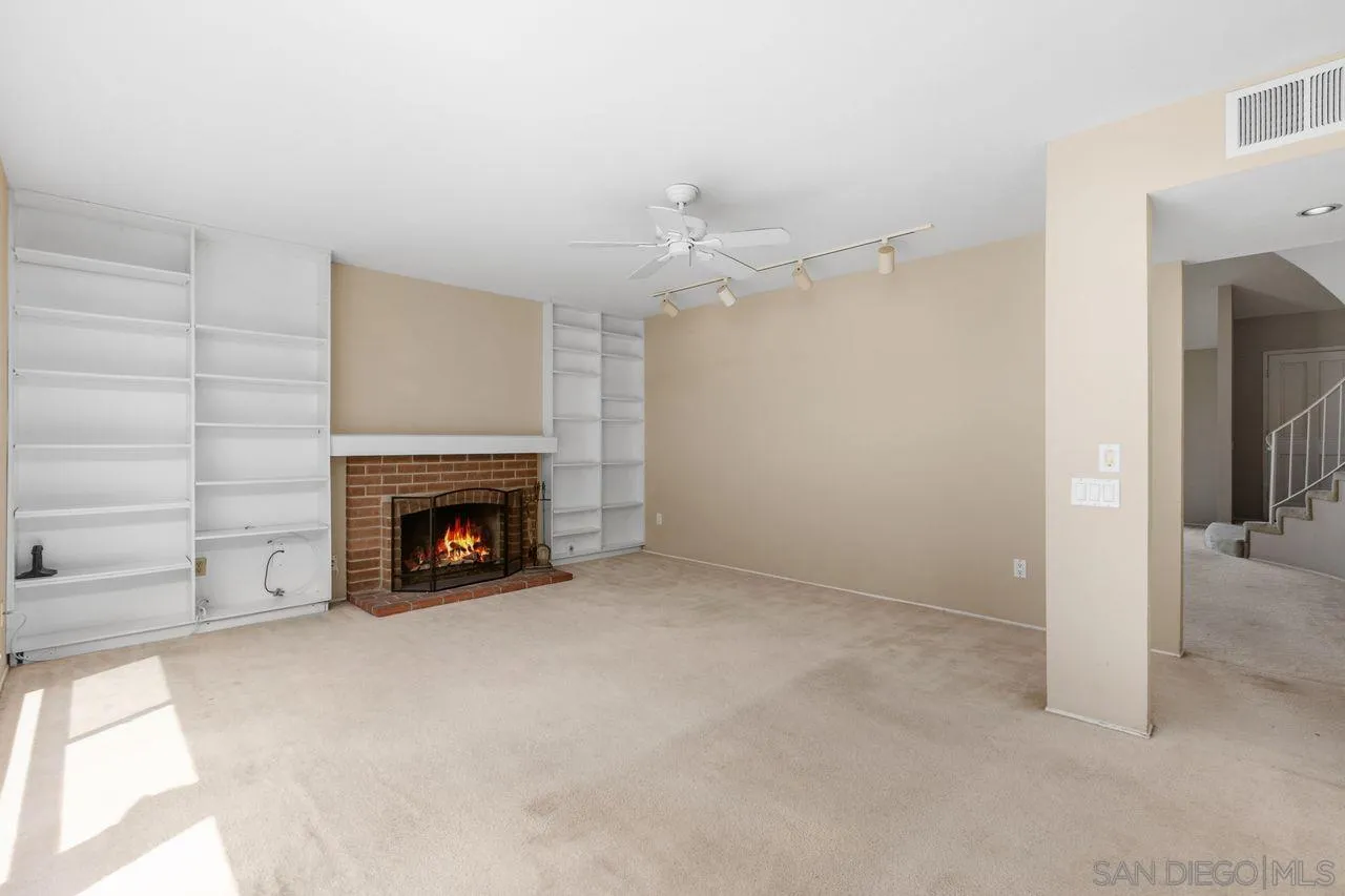 https://cdn.realtyfeed.com/cdn/127/260010763/160c1a2f3cb159b2667bd9db849e242d.webp