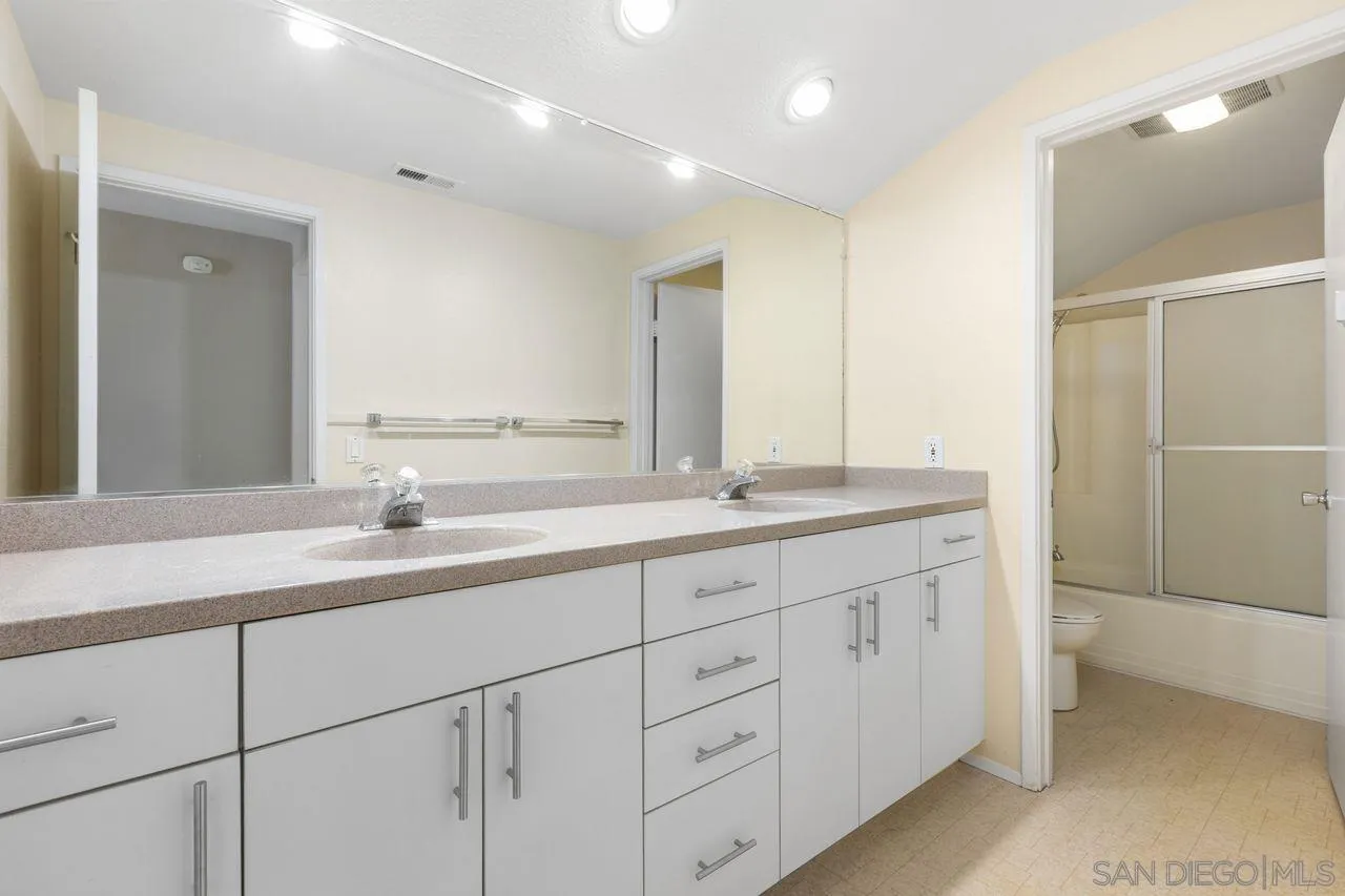 https://cdn.realtyfeed.com/cdn/127/260010763/17ff877de4dce5d1fbe5250173fe9790.webp