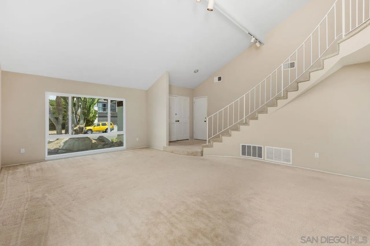 https://cdn.realtyfeed.com/cdn/127/260010763/1fcb1e009f021f578f5a482af5c16ba5.webp