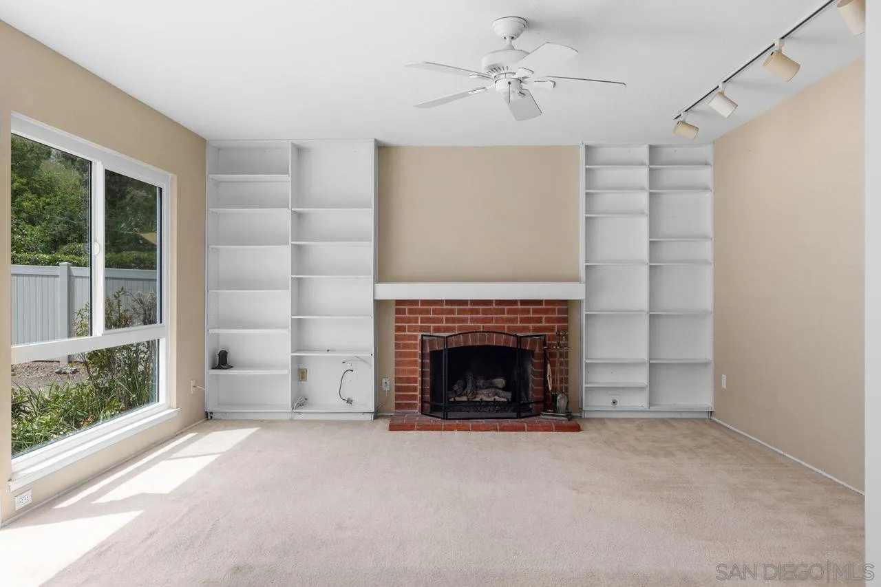https://cdn.realtyfeed.com/cdn/127/260010763/5b247457fcb5a0ae164f124a92fd9eb8.webp