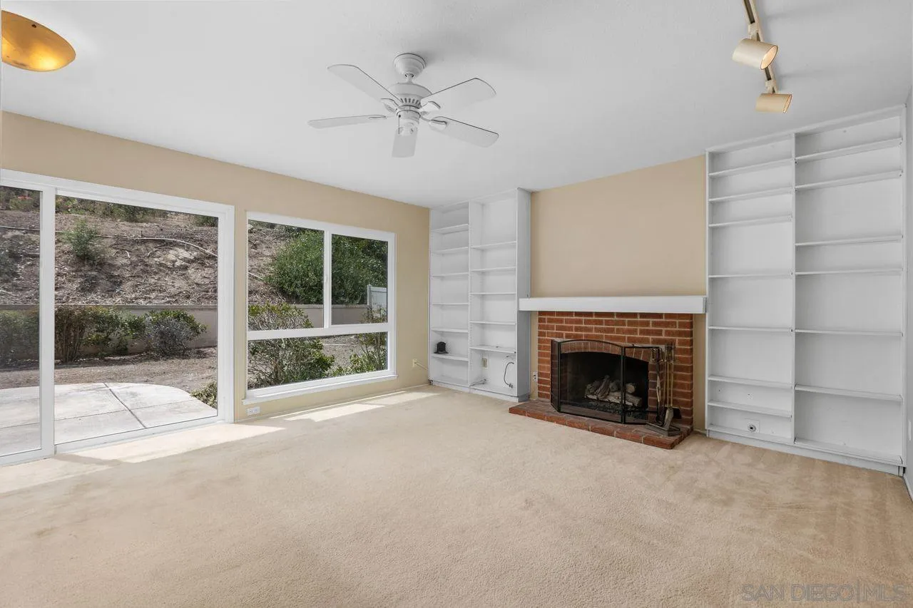 https://cdn.realtyfeed.com/cdn/127/260010763/94fd3b2ec9703bd44e7f286d4172b7a5.webp