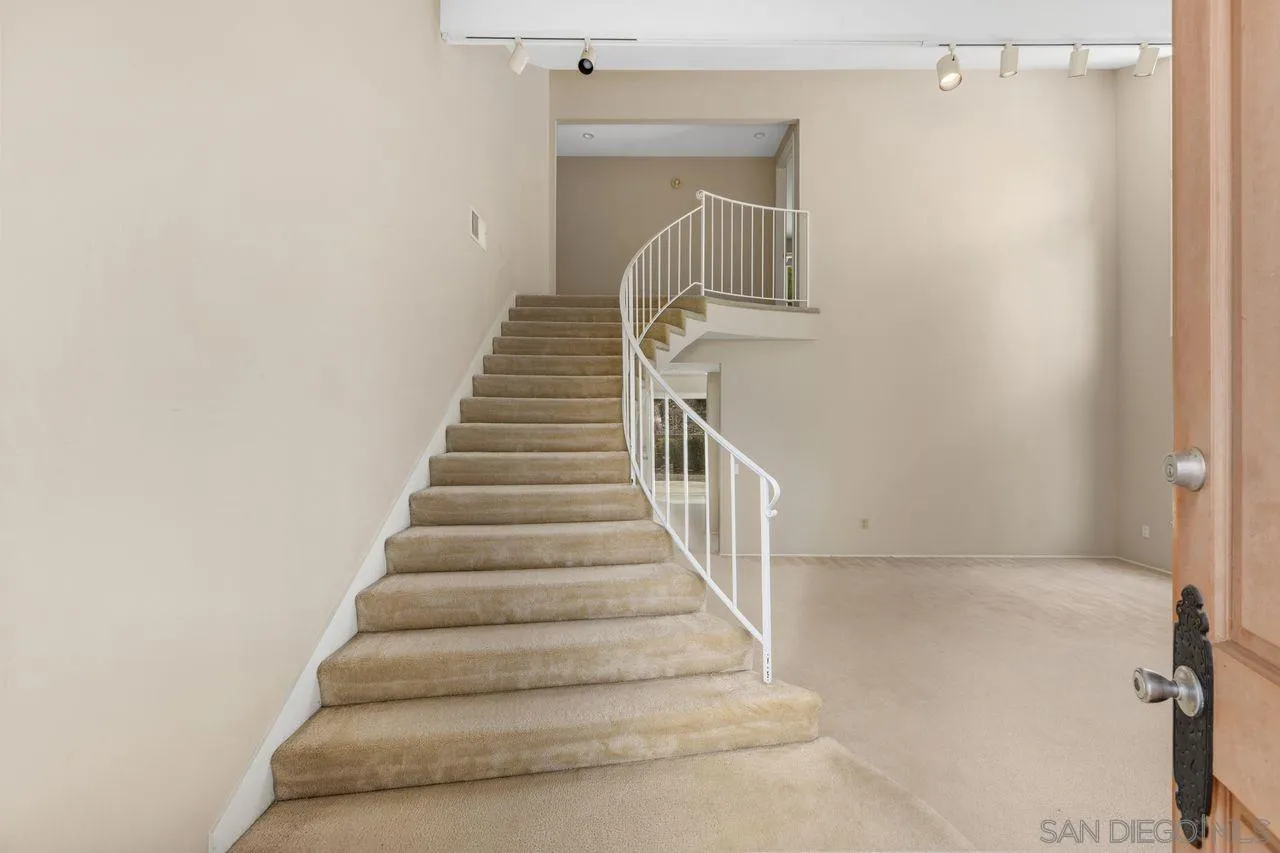 https://cdn.realtyfeed.com/cdn/127/260010763/a887cce3479bdedcc3e4d9109559e471.webp