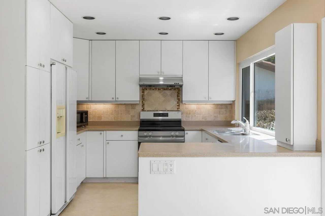 https://cdn.realtyfeed.com/cdn/127/260010763/cef2332dc6120fa60a40b18f43294d74.webp