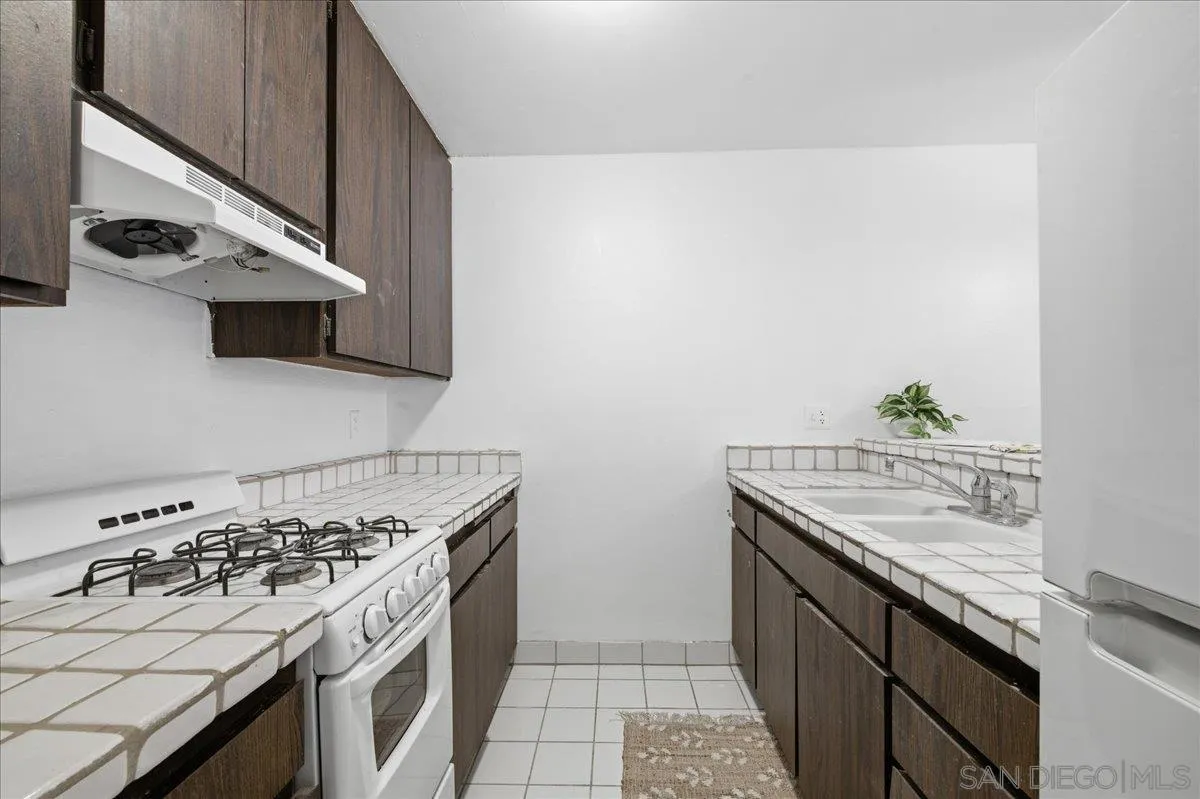 Photo #4: 260010772 Listing: Photo #4
