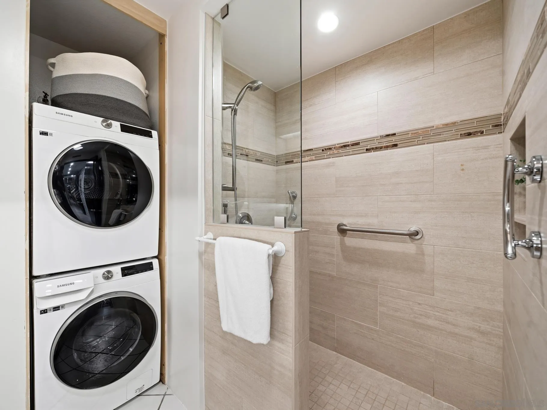 https://cdn.realtyfeed.com/cdn/127/260010775/42b6317ed8d74f923f11174d7c5926e5.webp