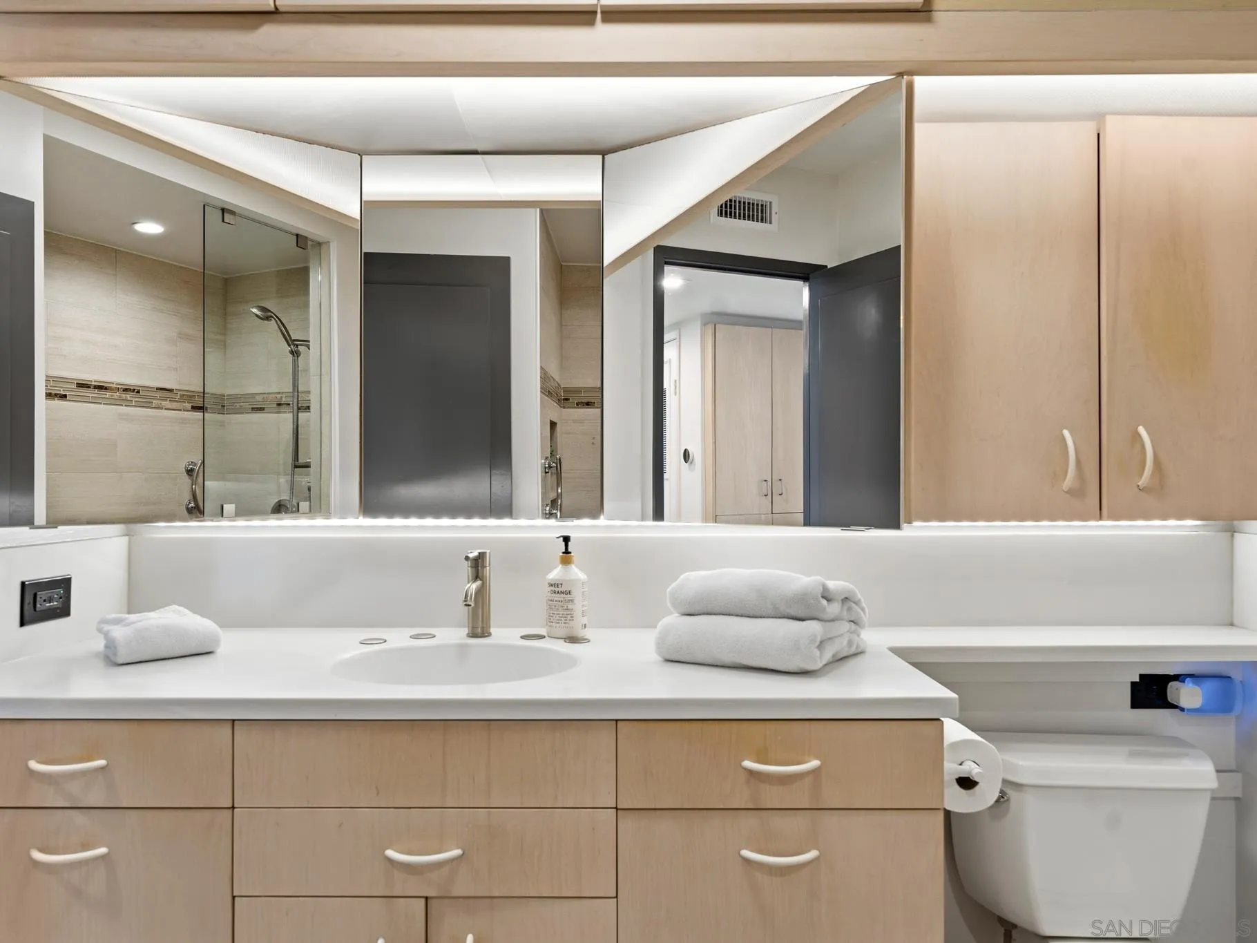 https://cdn.realtyfeed.com/cdn/127/260010775/4c985640cfef7e6ab4e7250930ef3c74.webp