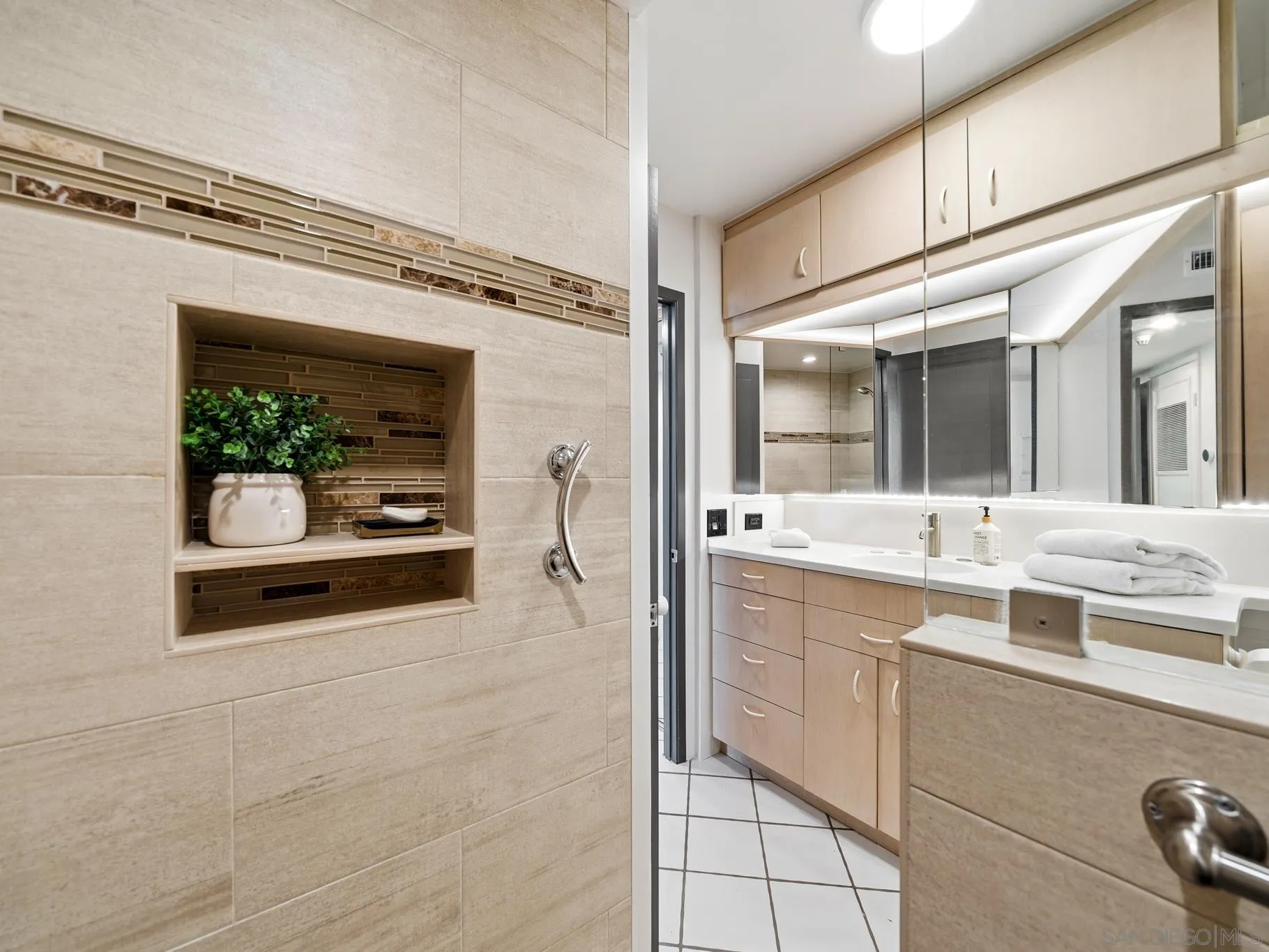 https://cdn.realtyfeed.com/cdn/127/260010775/db5a7613b01f2c7fe2cc9c012b1a17ea.webp