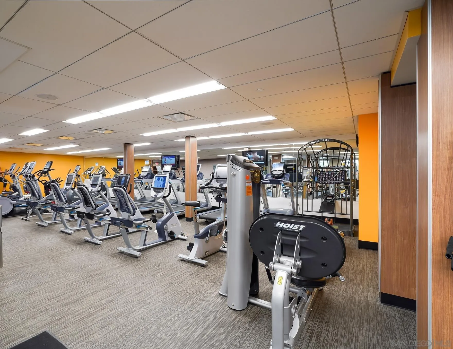 https://cdn.realtyfeed.com/cdn/127/260010775/e98ae28d59f8c28f5ea03fbb1d2f36ef.webp