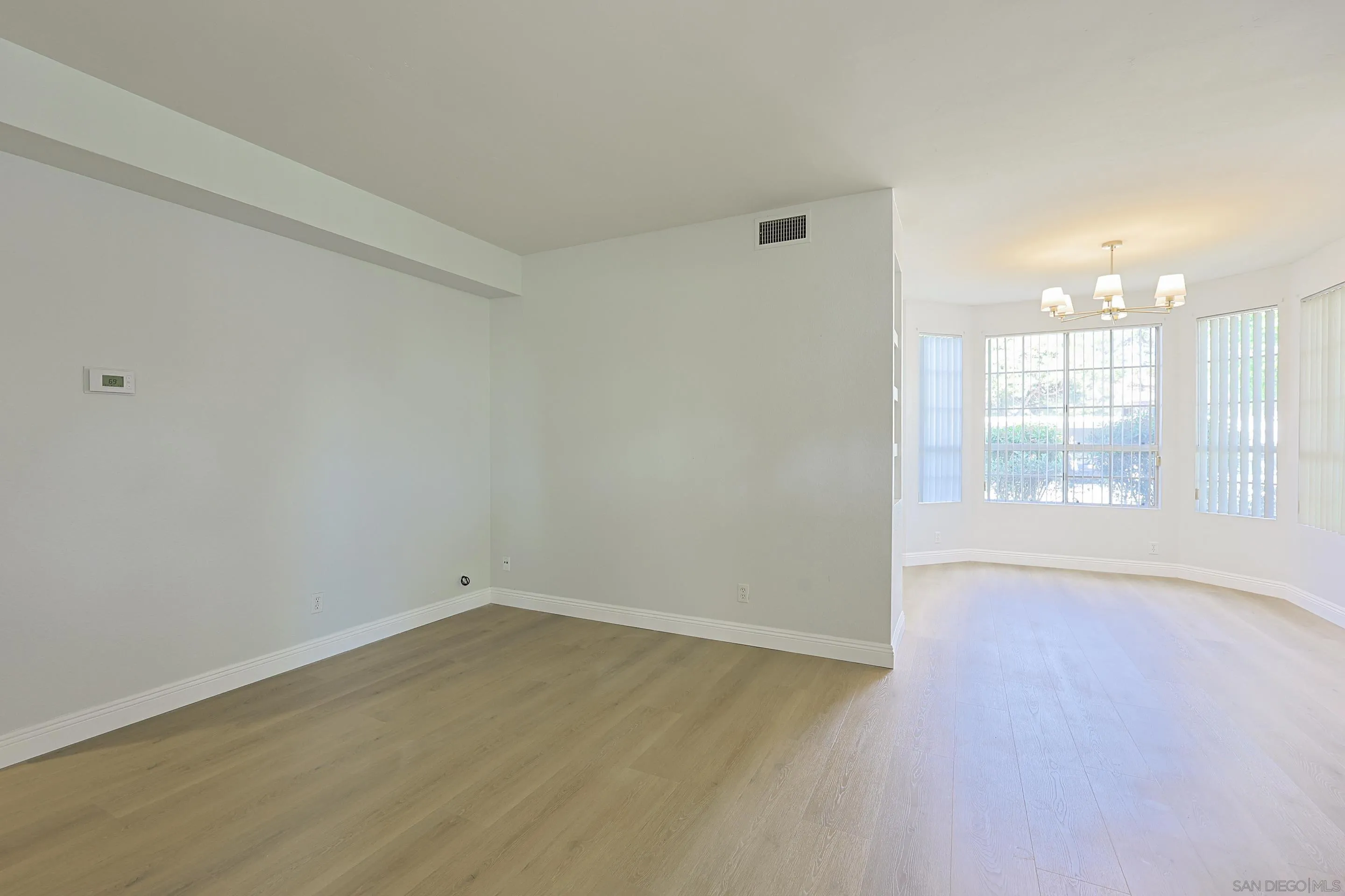 https://cdn.realtyfeed.com/cdn/127/260010777/10675eddc8db06ca378f63ee3c9337ff.webp