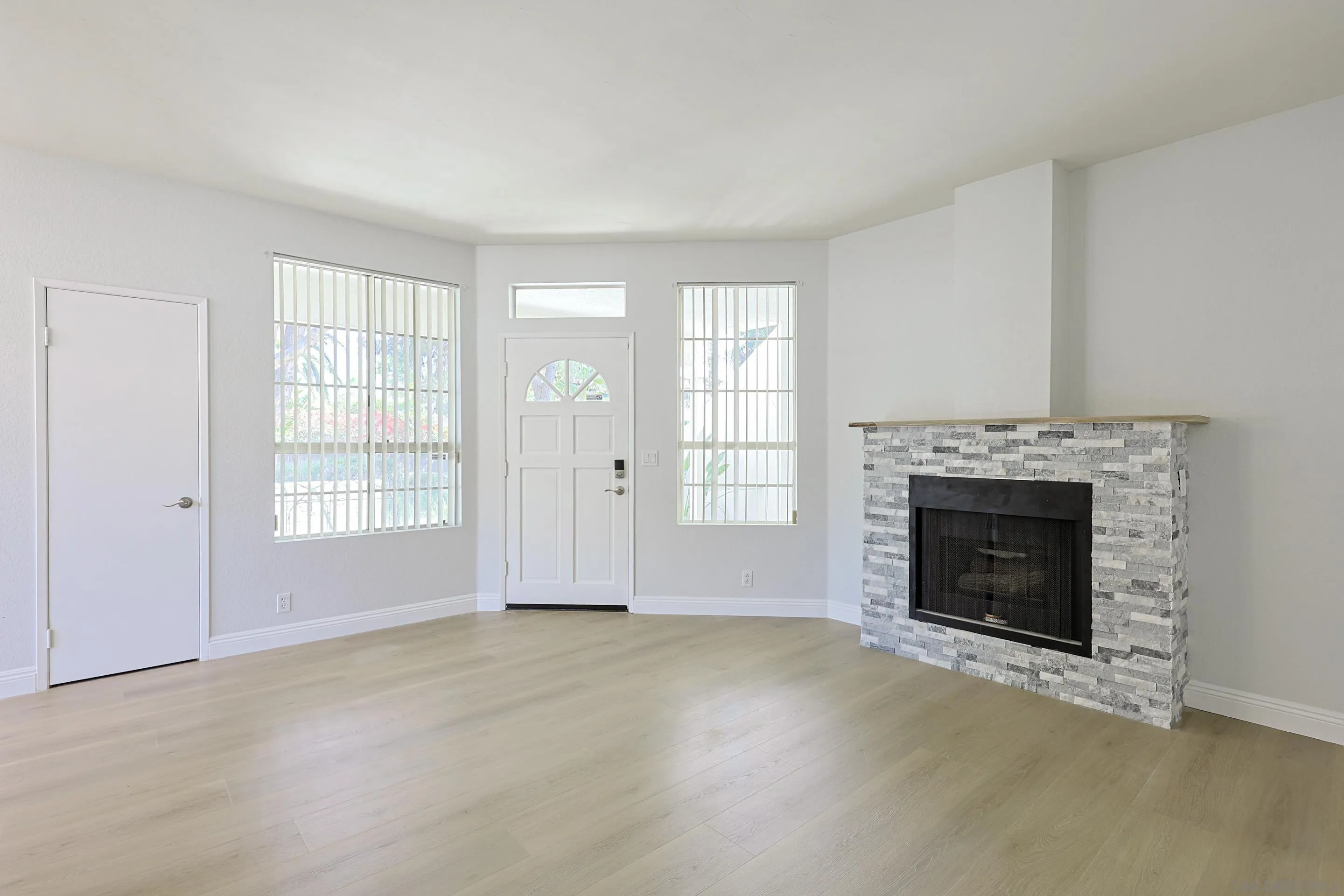 https://cdn.realtyfeed.com/cdn/127/260010777/2440a1844c7d35941a968680e32c48b7.webp