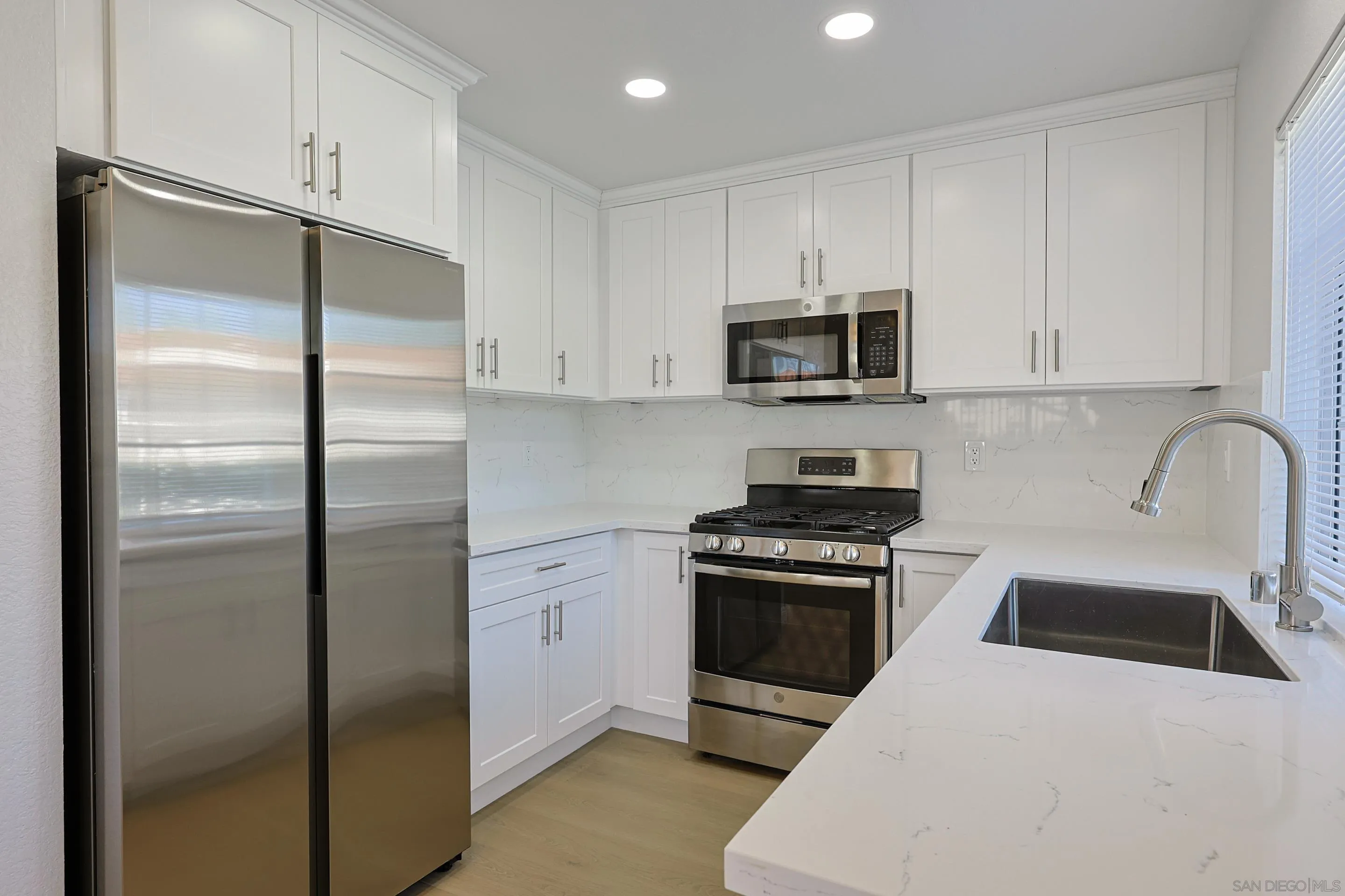 https://cdn.realtyfeed.com/cdn/127/260010777/949f966ebbeff5b71a0f2199be3c05cd.webp