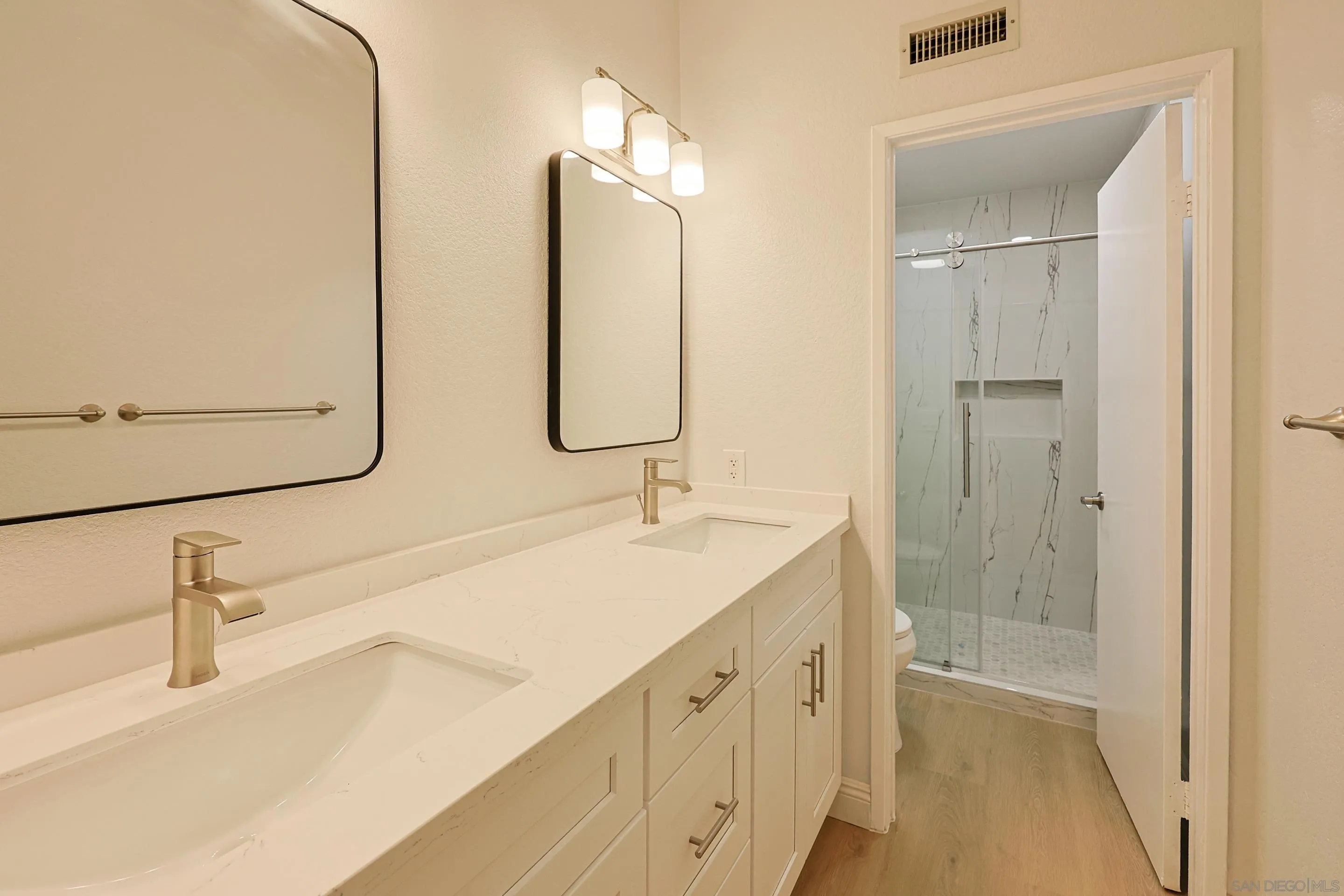 https://cdn.realtyfeed.com/cdn/127/260010777/ac7d315ca6b21e95680f5a12dd71f7e4.webp