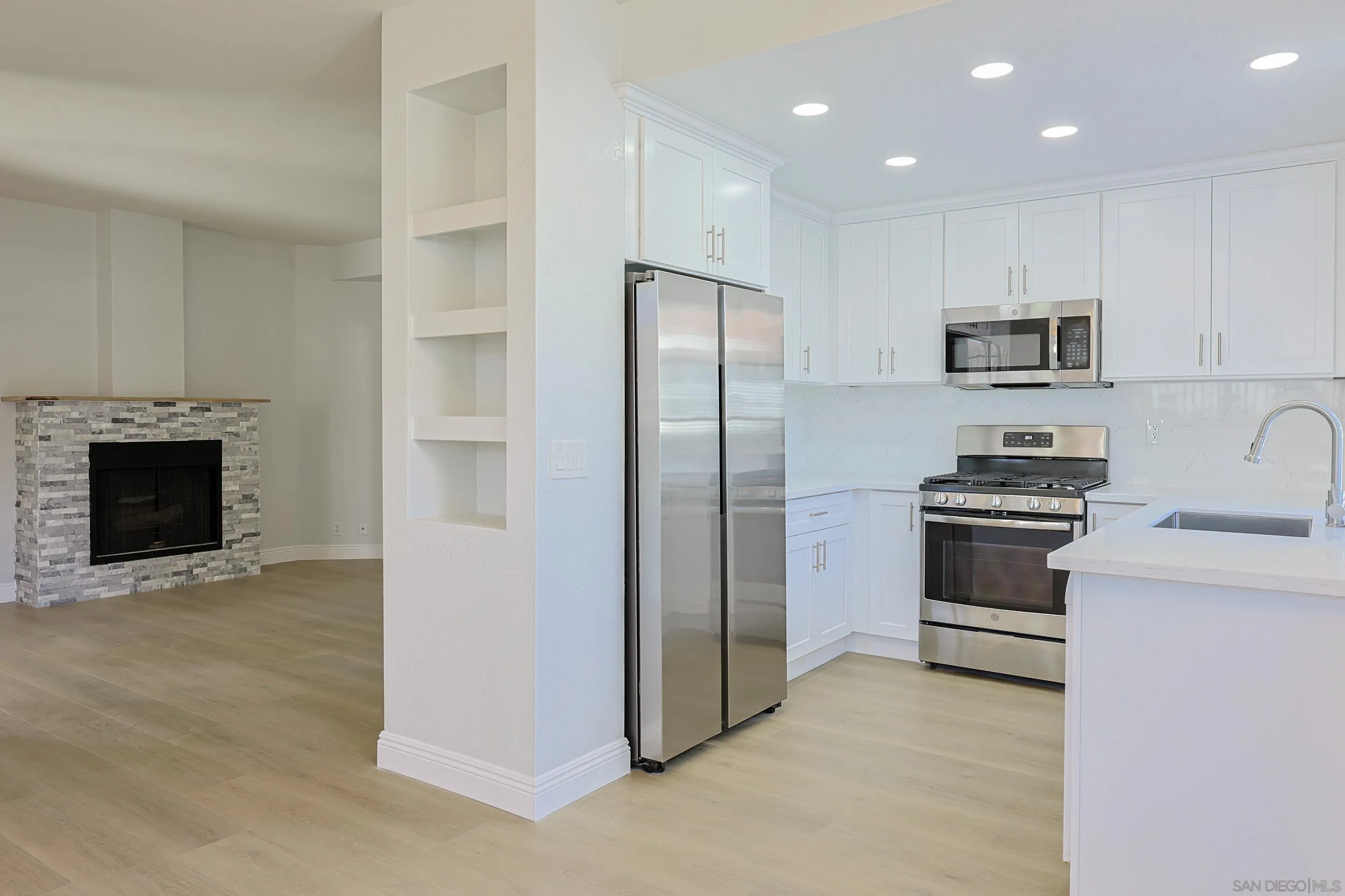 https://cdn.realtyfeed.com/cdn/127/260010777/b6df120537abc6ee235e61864e63c7b2.webp