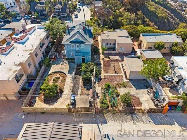https://cdn.realtyfeed.com/cdn/127/260010778/1865f24037fa4b973629e99fb3cbf4fd.webp