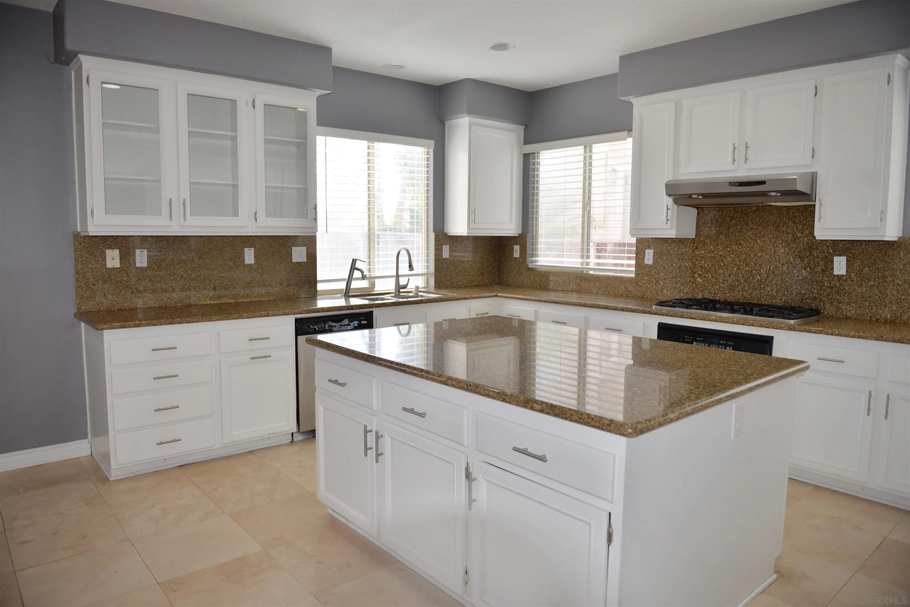 https://cdn.realtyfeed.com/cdn/127/260010787/124660659cb21f97a669eef653dbfec4.webp