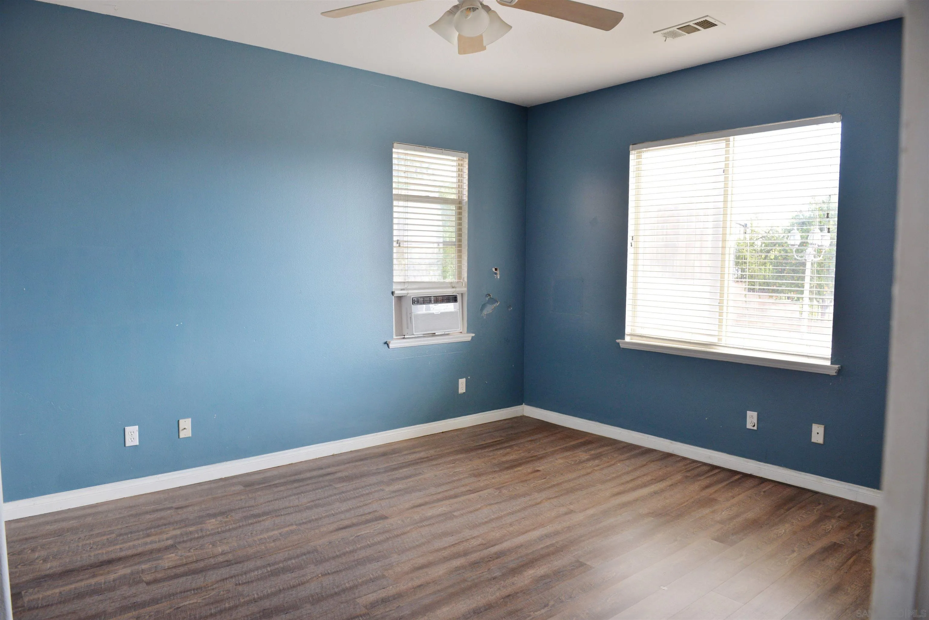 https://cdn.realtyfeed.com/cdn/127/260010787/624f154a801a8f7c4b7a98b3a5f749b3.webp