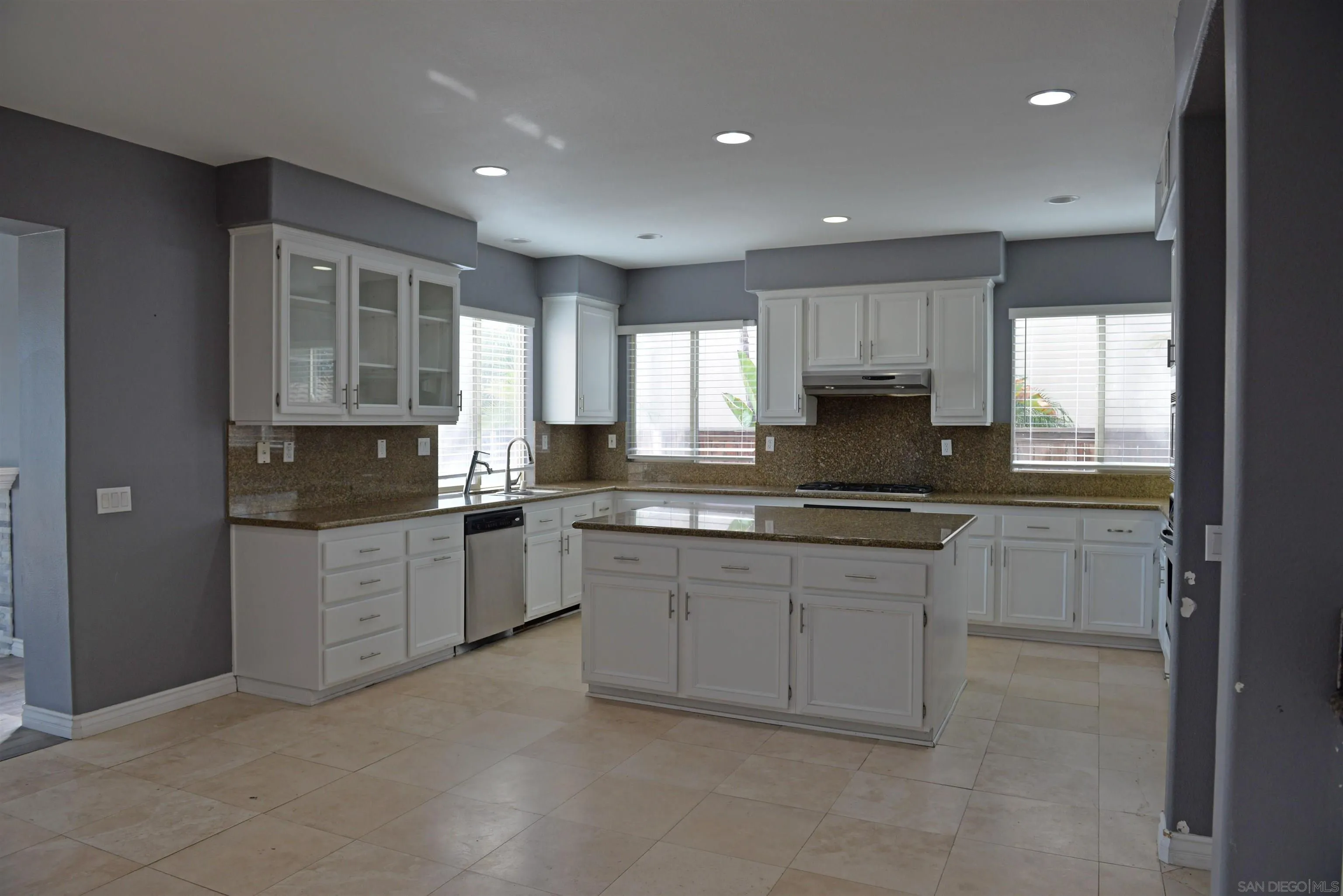 https://cdn.realtyfeed.com/cdn/127/260010787/cb8768ae68a60902692c877ab343d0e4.webp