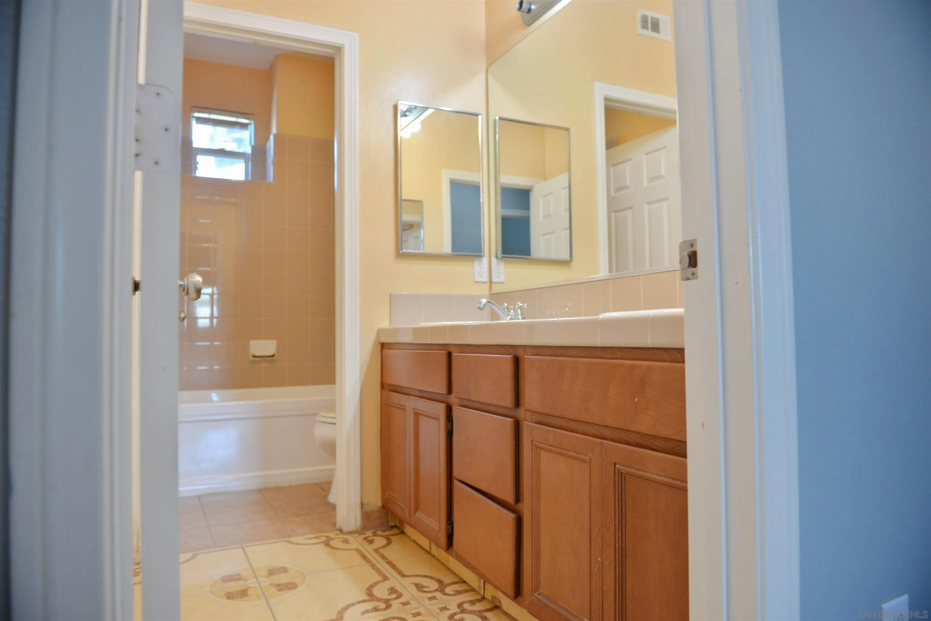 https://cdn.realtyfeed.com/cdn/127/260010787/fca694fd29563df22c70946d90c8d287.webp