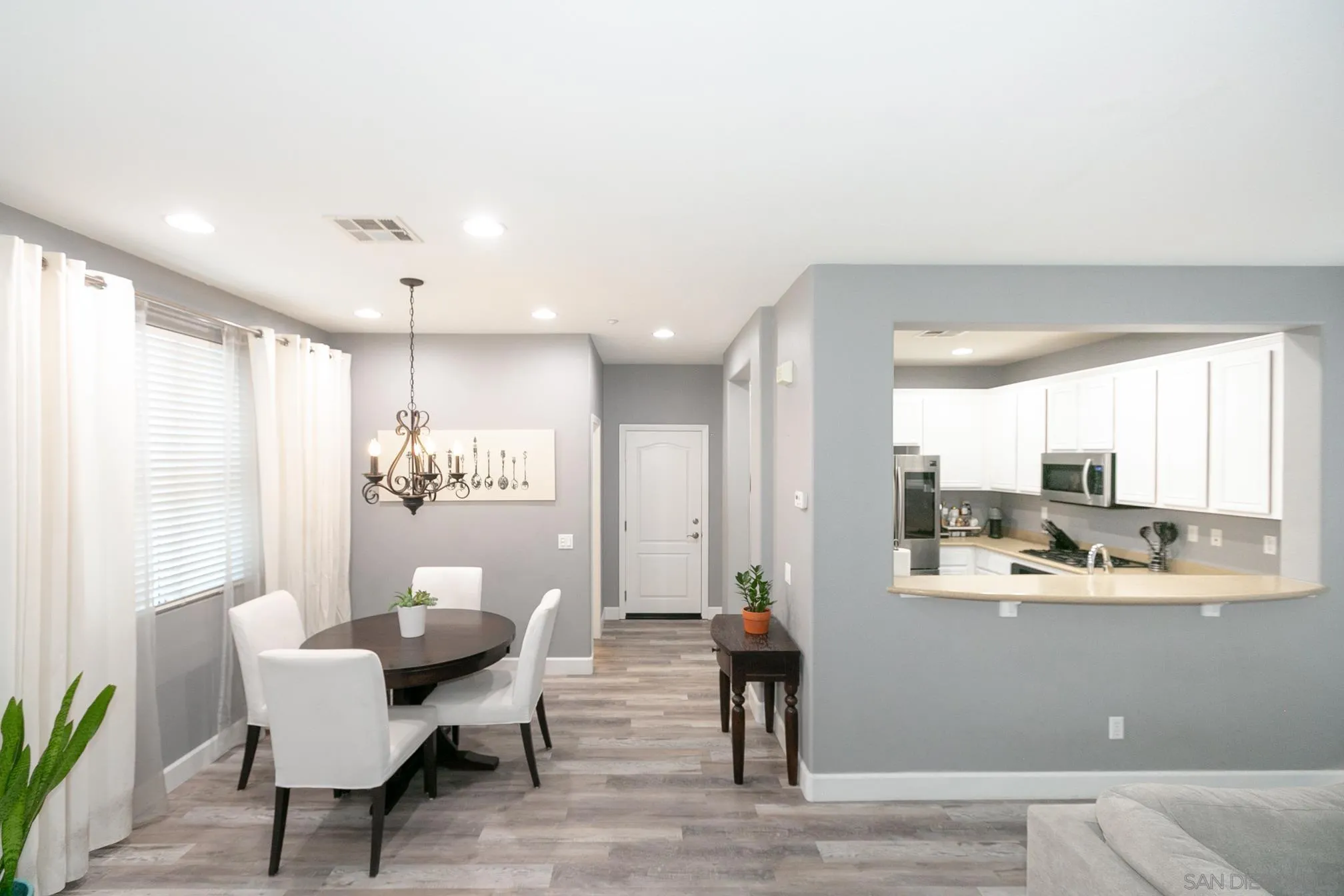 https://cdn.realtyfeed.com/cdn/127/260010790/0ccf36ccdf7d8f480d0783a11f3d3936.webp