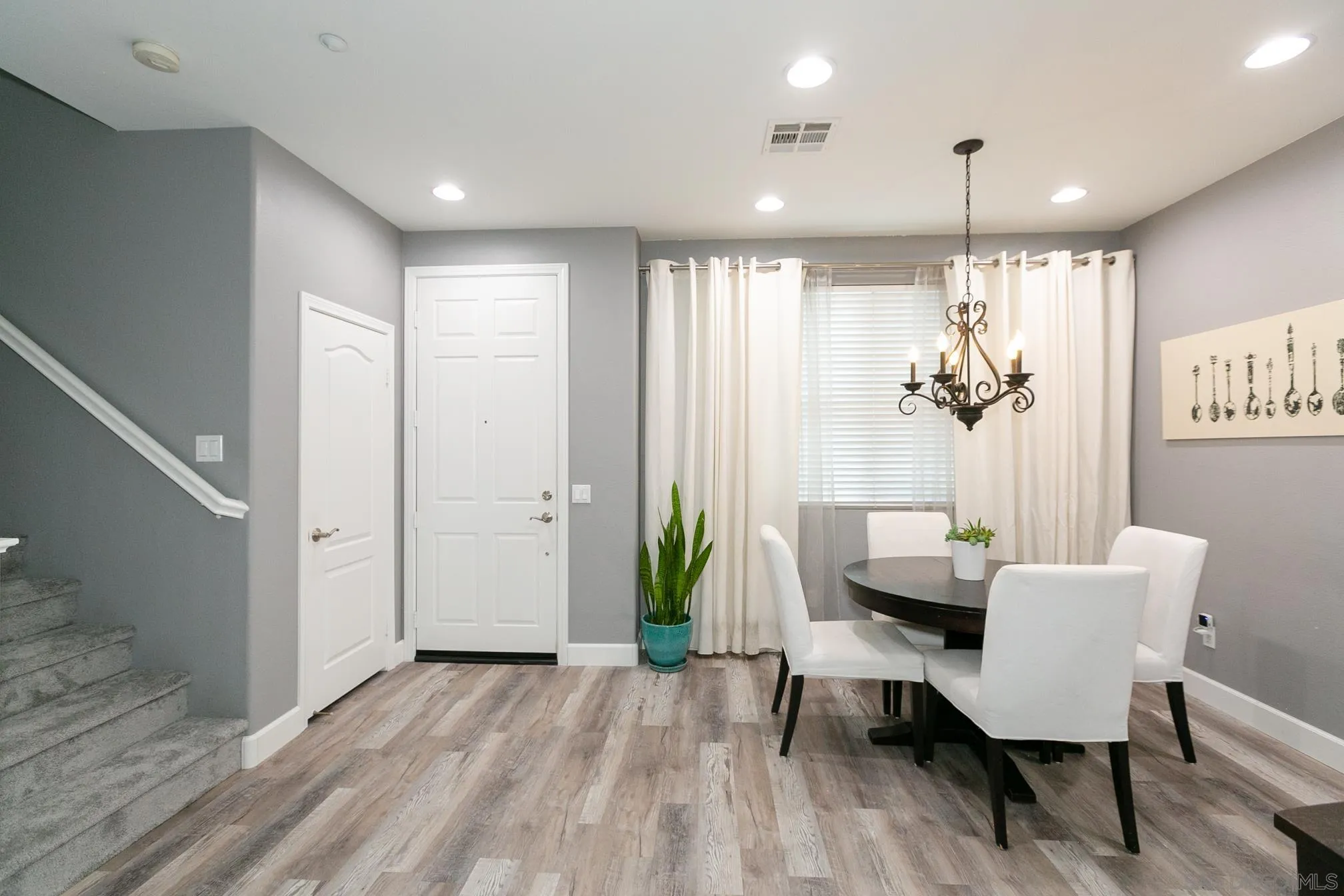 https://cdn.realtyfeed.com/cdn/127/260010790/5ed7696be1bec2d8a5e30a20cea33a3b.webp