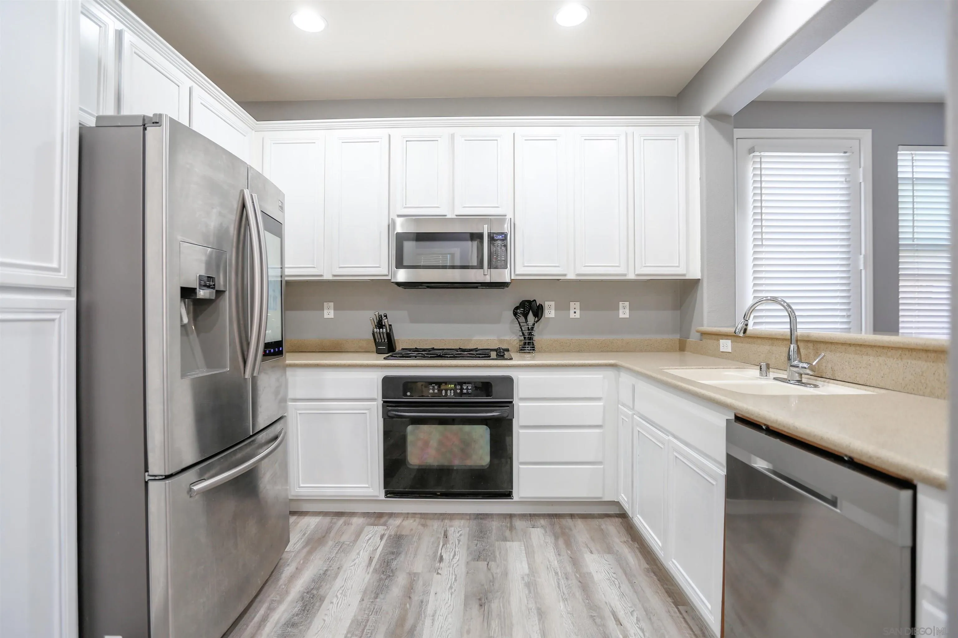 https://cdn.realtyfeed.com/cdn/127/260010790/bb3d67732d8ed8d5eec292fd5f7fc0b3.webp