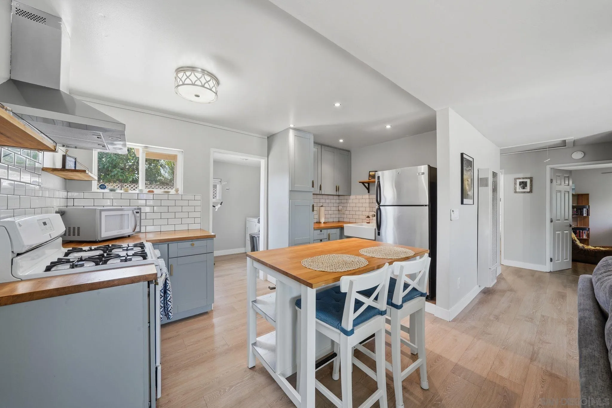 https://cdn.realtyfeed.com/cdn/127/260010791/004881282e21493530f159148e6ac053.webp
