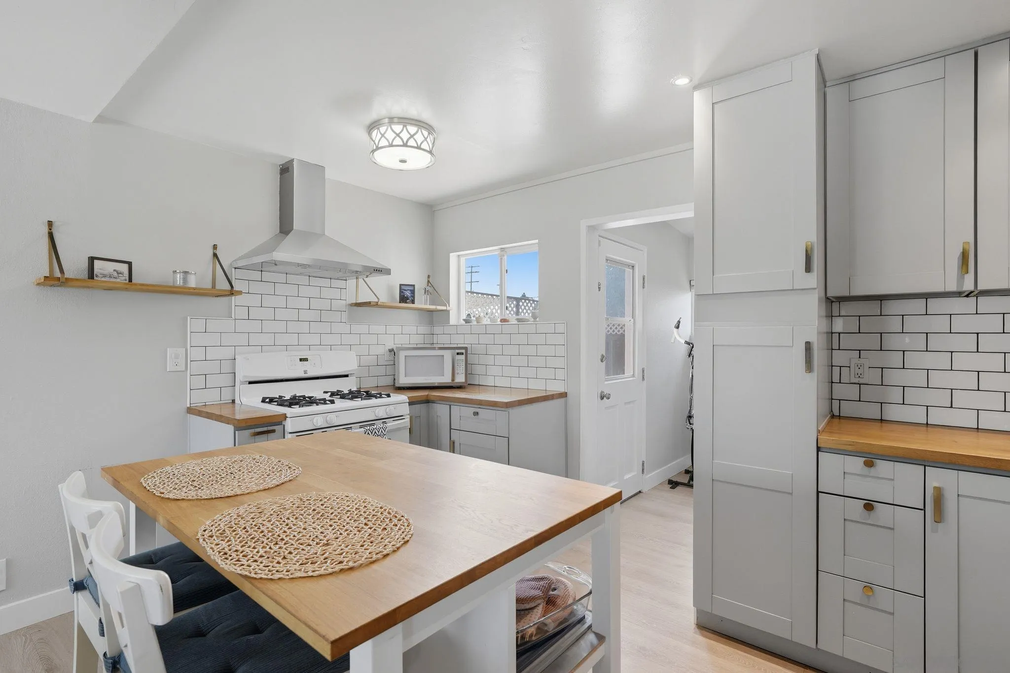 https://cdn.realtyfeed.com/cdn/127/260010791/6b7cc5bf58217fe4db801e3caf622ac4.webp