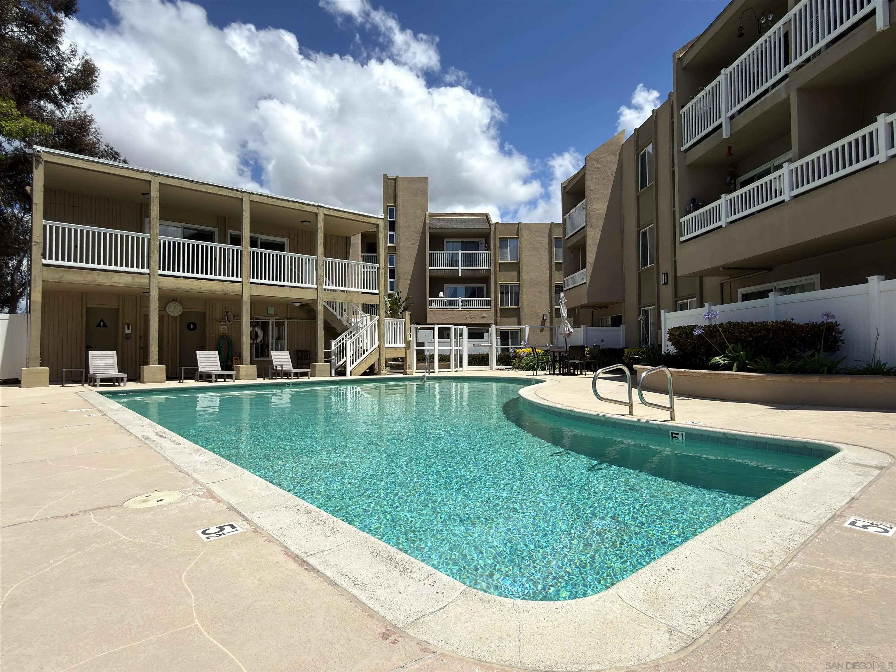 https://cdn.realtyfeed.com/cdn/127/260010796/4d81b053ca33a56c4c56bc6ee0022064.webp