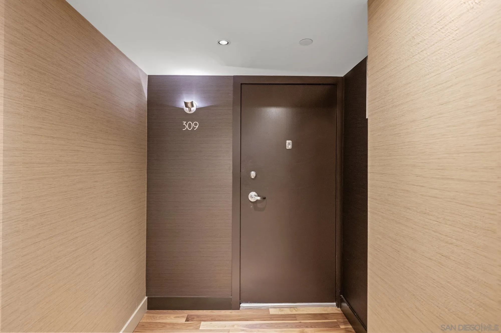 https://cdn.realtyfeed.com/cdn/127/260010797/6724987e2e5df021b880635062ff8ae4.webp