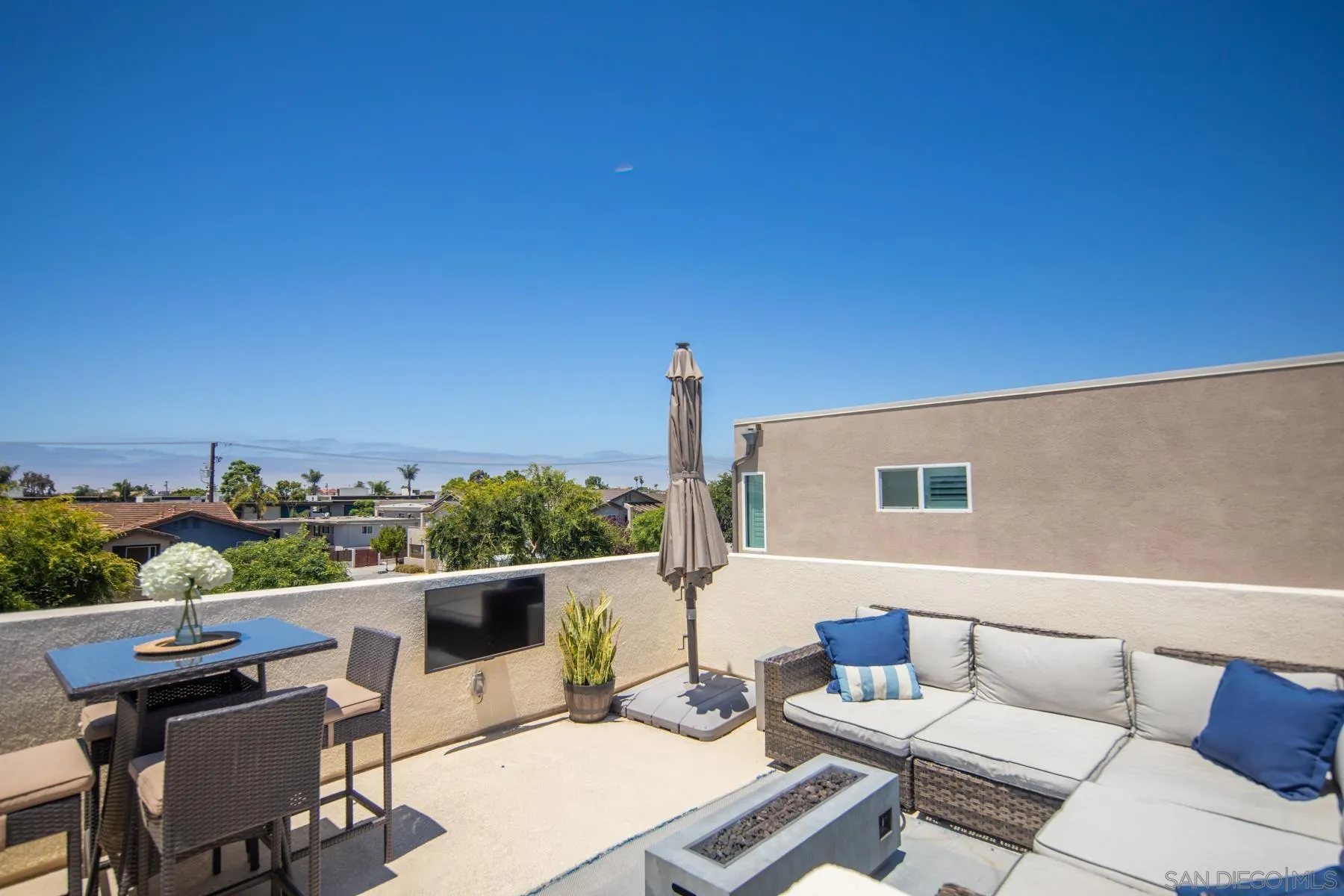 https://cdn.realtyfeed.com/cdn/127/260010799/652126f3bed08a3a55ae37fb0b8f923c.webp