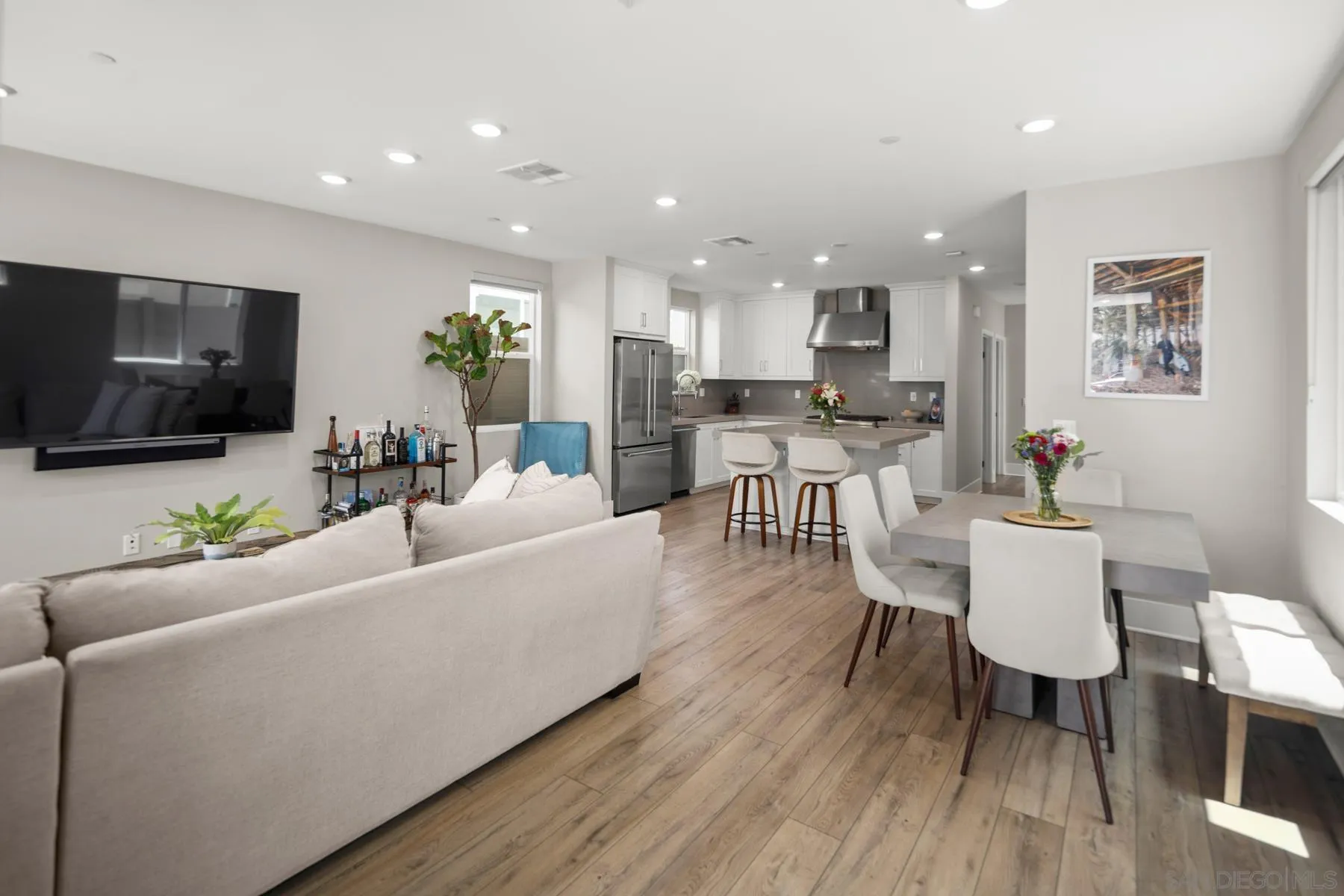 https://cdn.realtyfeed.com/cdn/127/260010799/8a9b6adf645f1dab76247602f3044991.webp