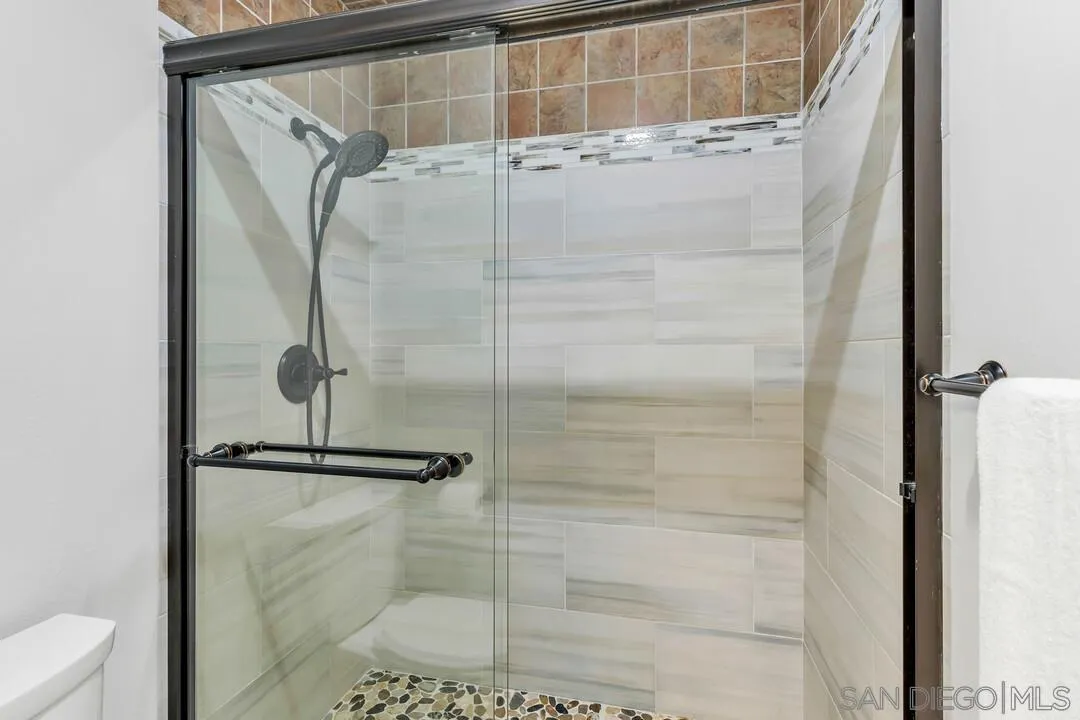 https://cdn.realtyfeed.com/cdn/127/260010806/a615c984bfe1309541bbae6a4f899693.webp