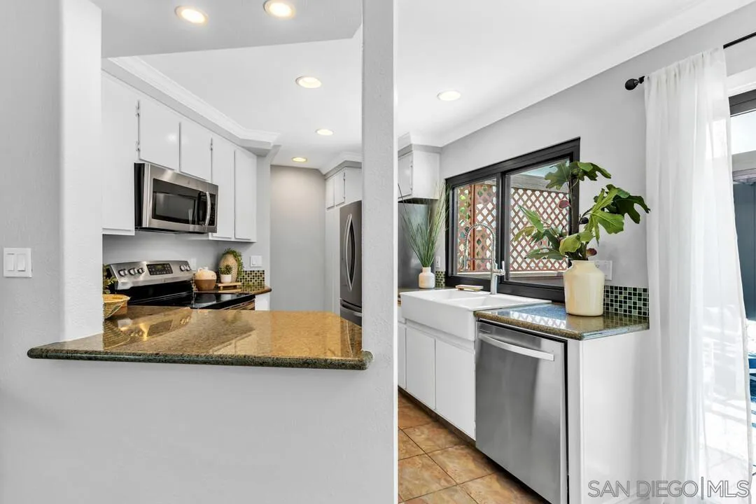 https://cdn.realtyfeed.com/cdn/127/260010806/d8e55b5c665f35bf1c24496f4e5727fb.webp