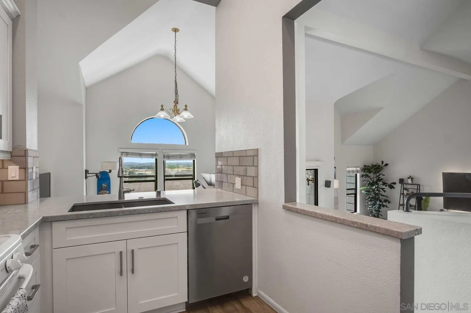https://cdn.realtyfeed.com/cdn/127/260010809/20cda221701355c4021b9efdd7aa7346.webp