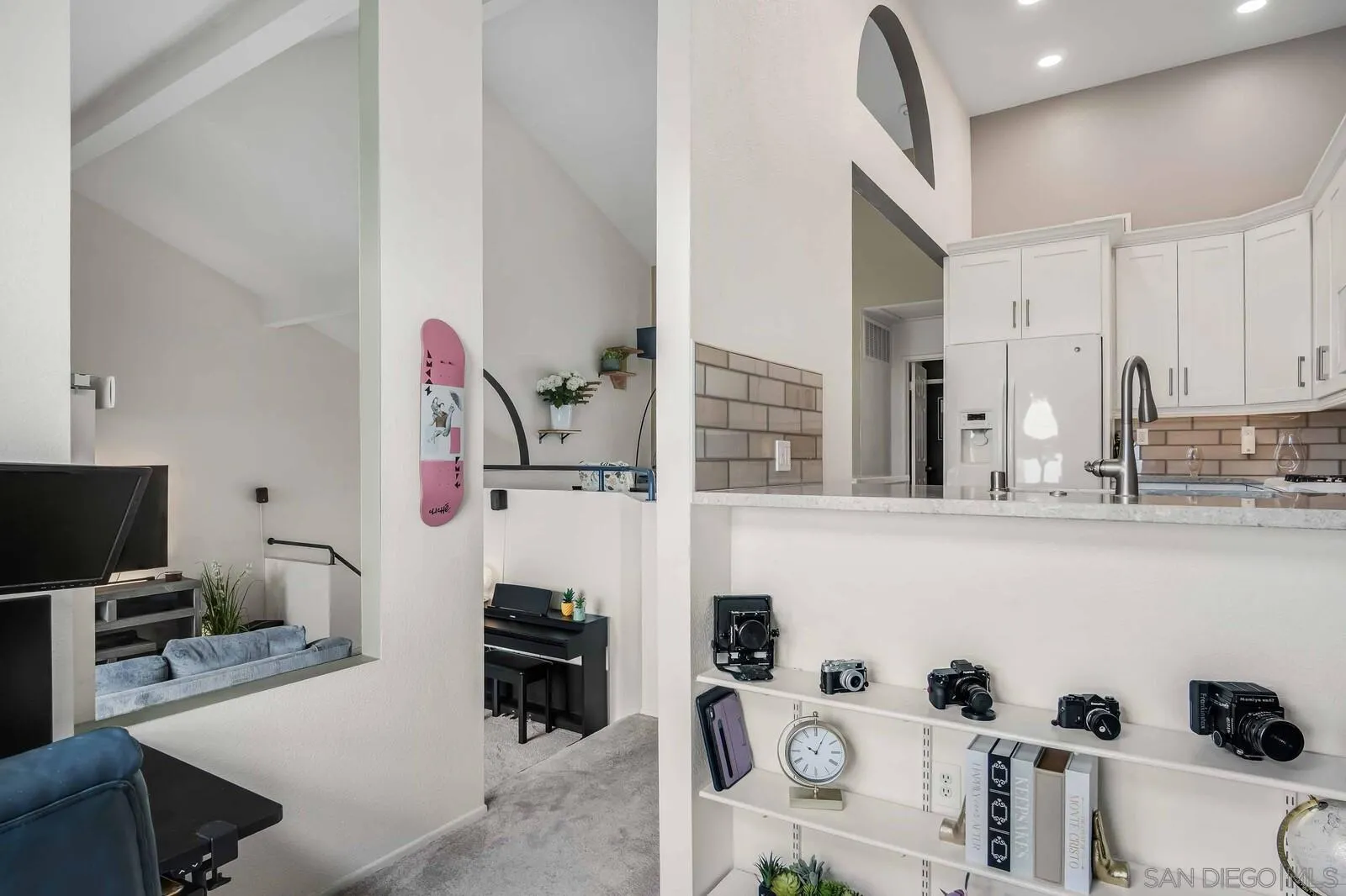 https://cdn.realtyfeed.com/cdn/127/260010809/24de6e972223f03ac06ca93f8a50f320.webp