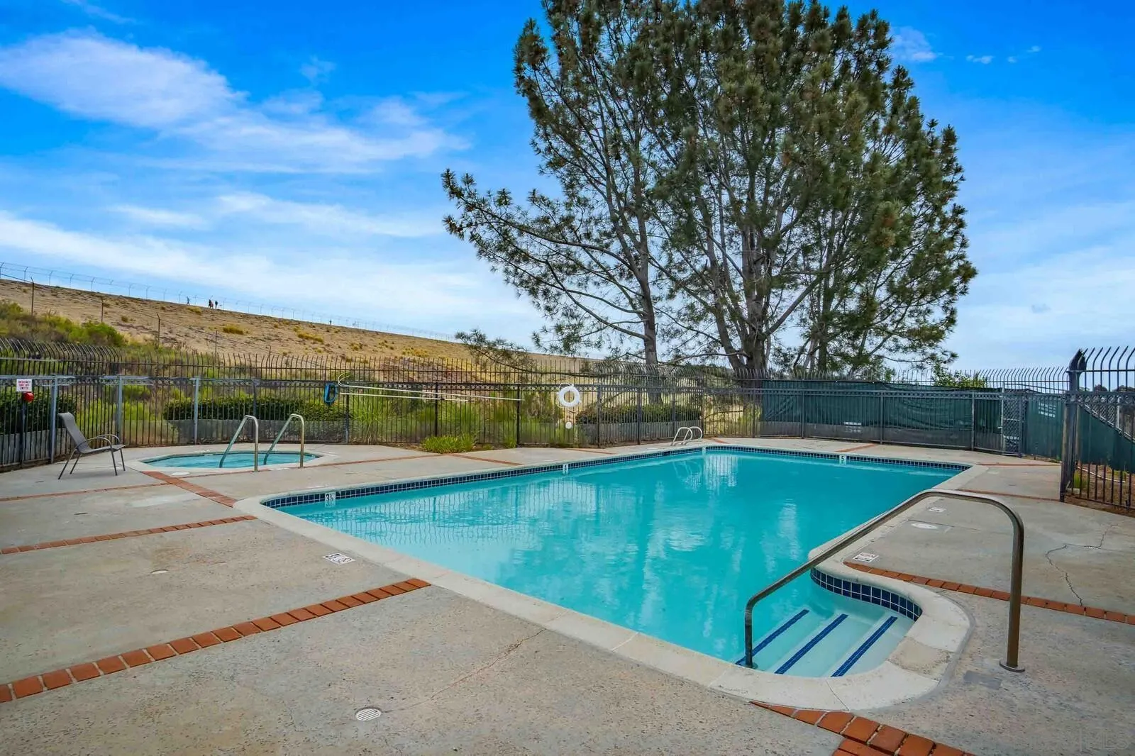 https://cdn.realtyfeed.com/cdn/127/260010809/67fa1e3c927f0172fc6dc7dc1671167a.webp