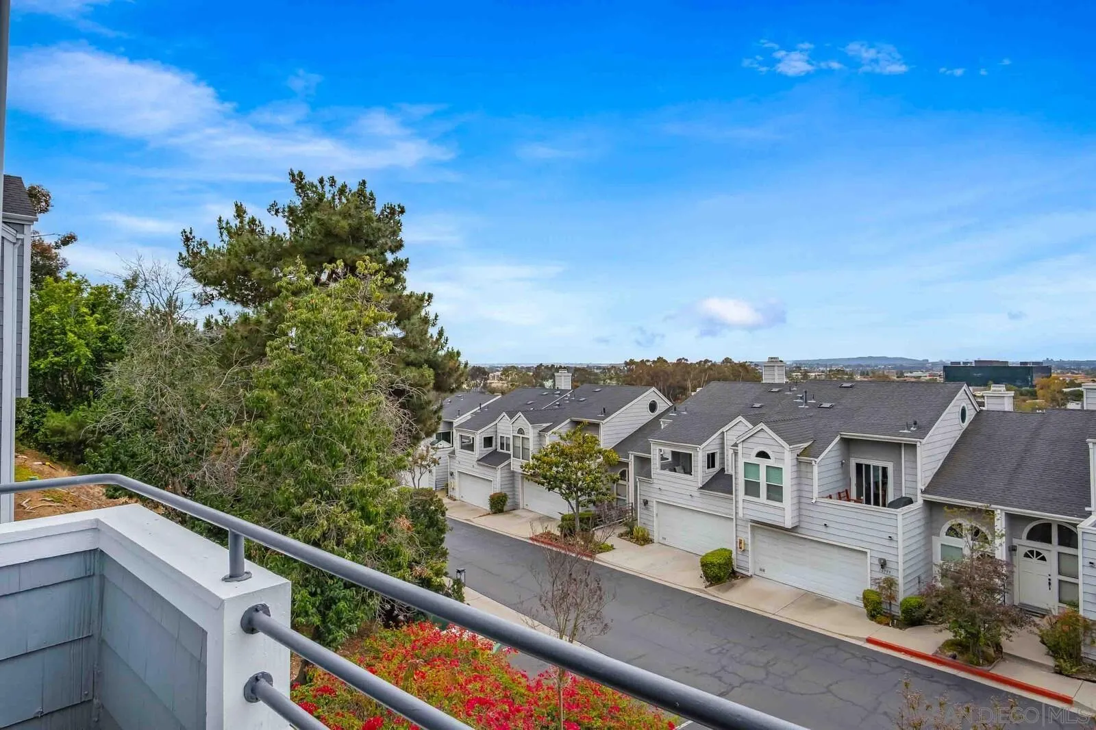 https://cdn.realtyfeed.com/cdn/127/260010809/a2d2004199ebbdb79f2b680014b8fca0.webp