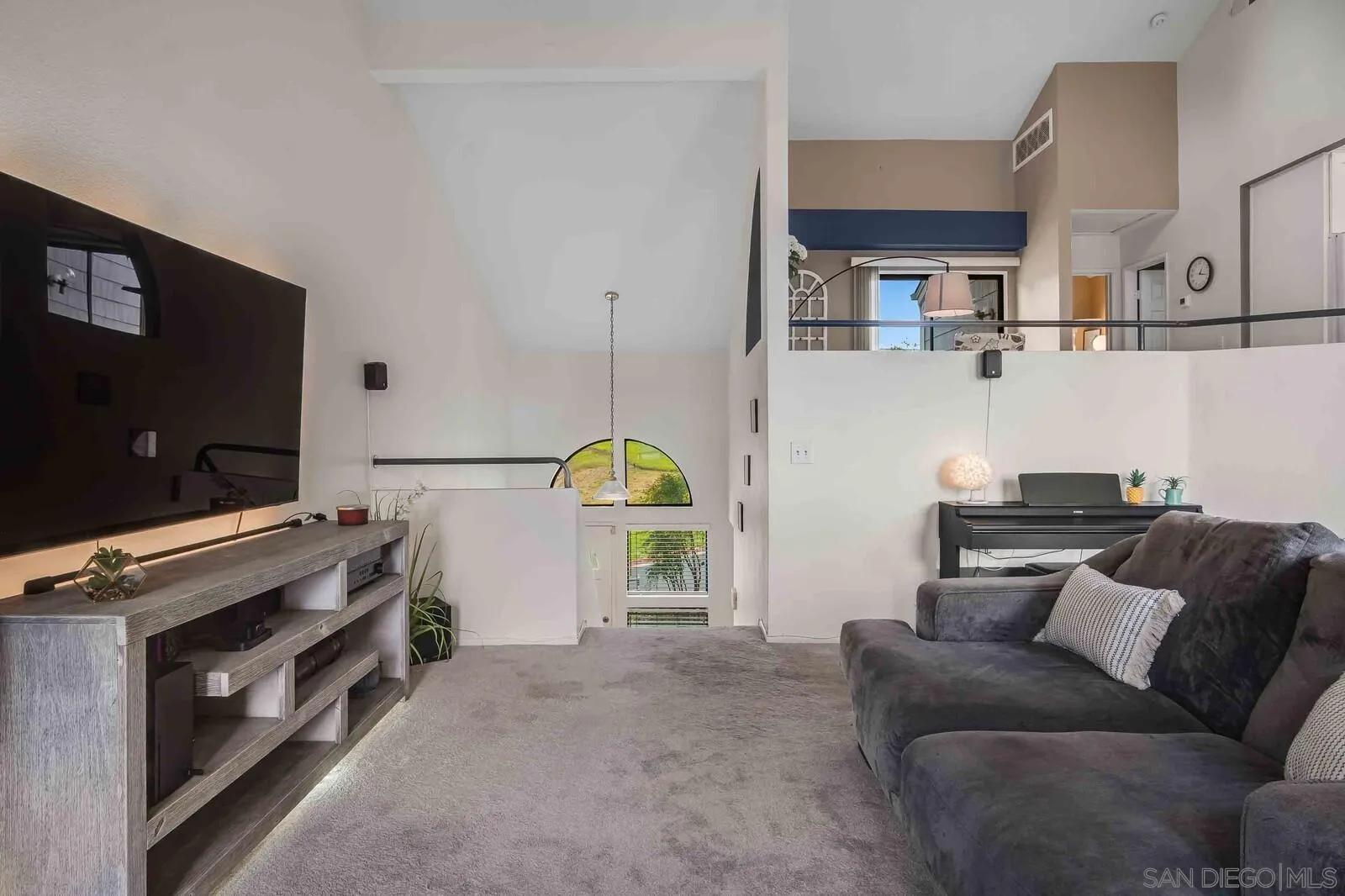 https://cdn.realtyfeed.com/cdn/127/260010809/ae7ff0677b33318be260faea05f615cf.webp