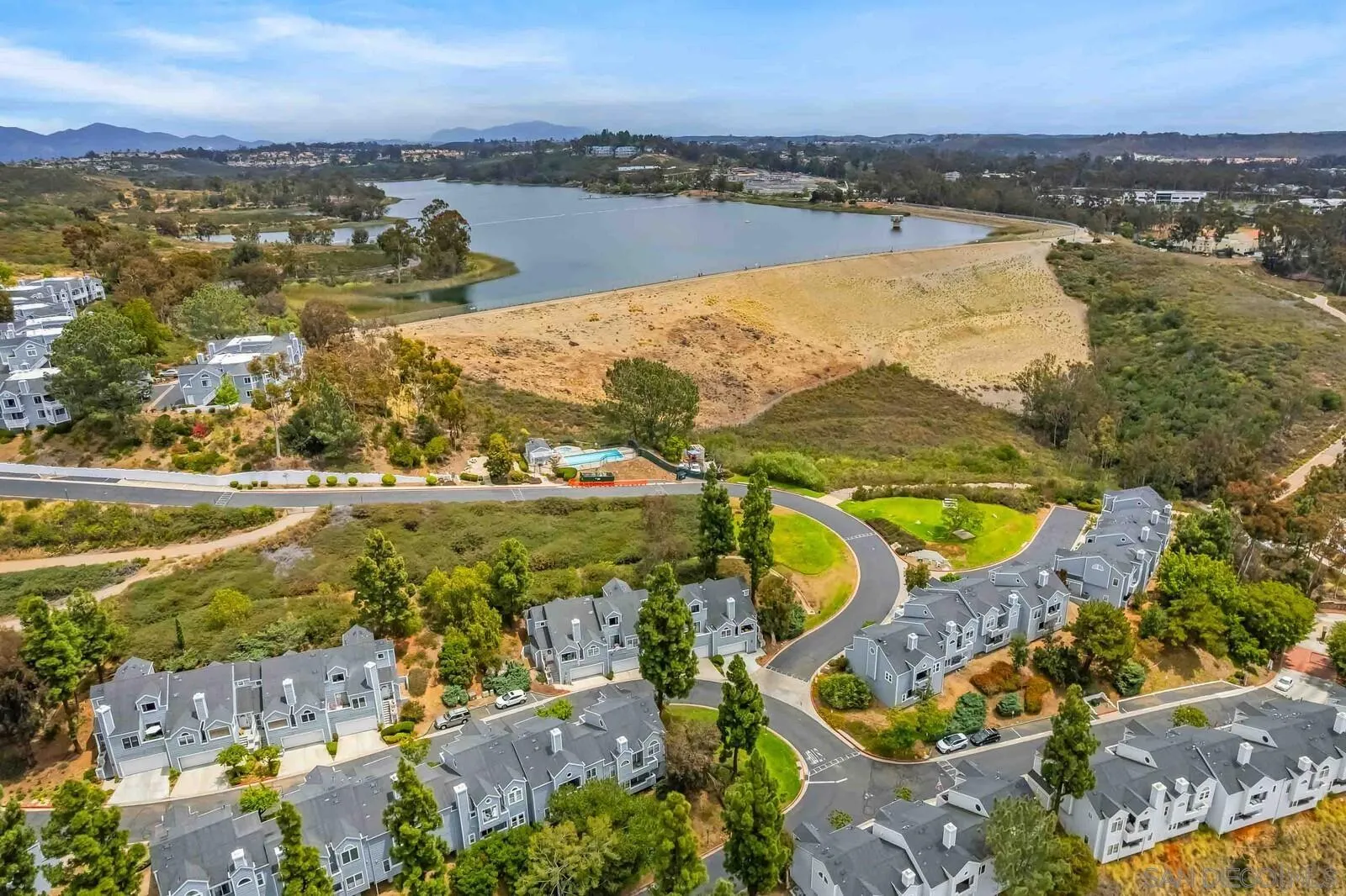 https://cdn.realtyfeed.com/cdn/127/260010809/cef9d38f49a7a9f58108f78a8829919c.webp